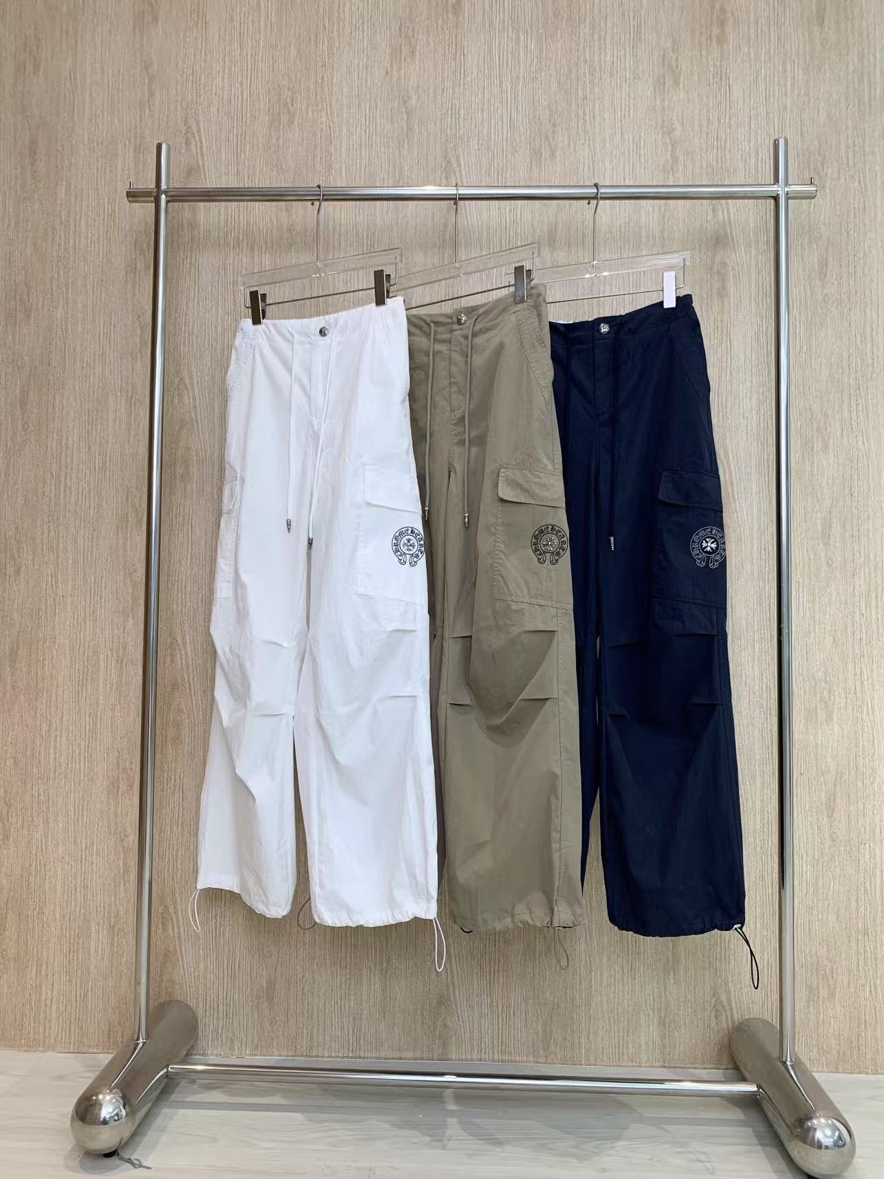 🛒𝐍𝐄𝐖 · 𝟐𝟎𝟐5/爆款现货

原单品质  克罗星｜25新款工装式休闲裤
颜色百搭高级 定制抽绳尽显