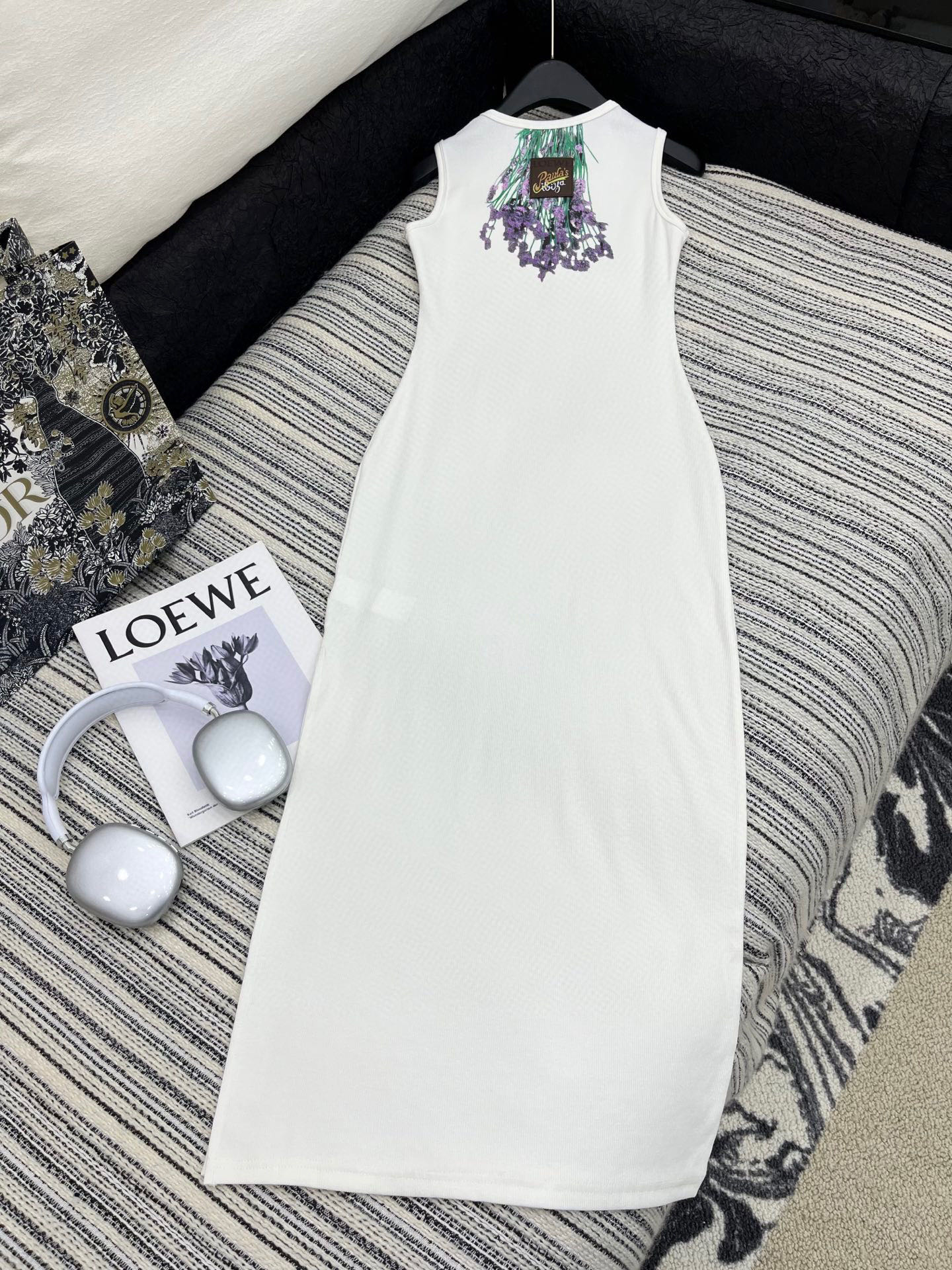 🛒𝐍𝐄𝐖 · 𝟐𝟎𝟐5/爆款现货

原单品质  Loe*｜订制最新印花贴牌赫本风背心连衣裙
巨凸显气质的
