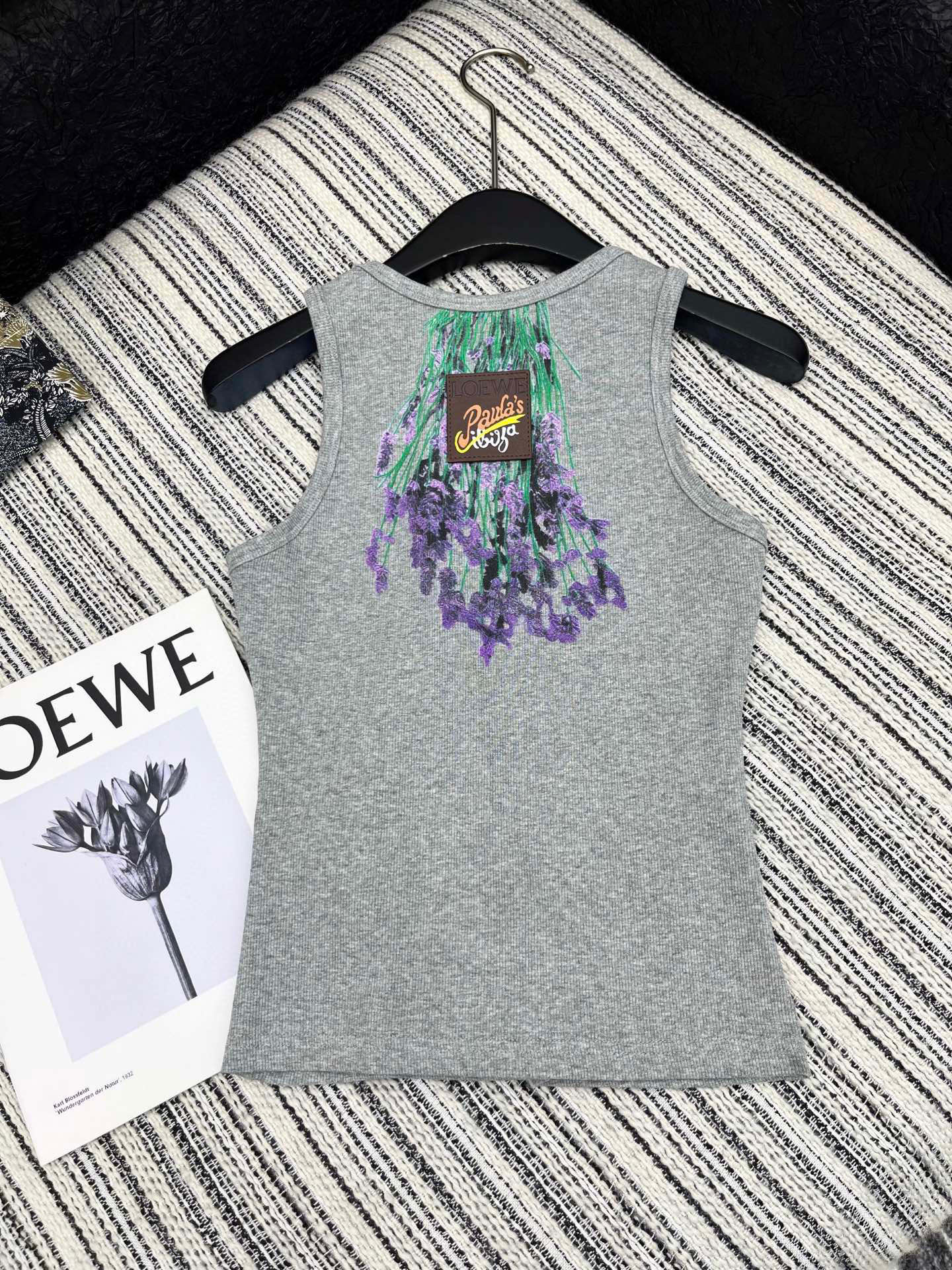🛒𝐍𝐄𝐖 · 𝟐𝟎𝟐5/爆款现货

原单品质  Loe*｜订制最新印花贴牌背心套装
巨凸显气质的一款单品