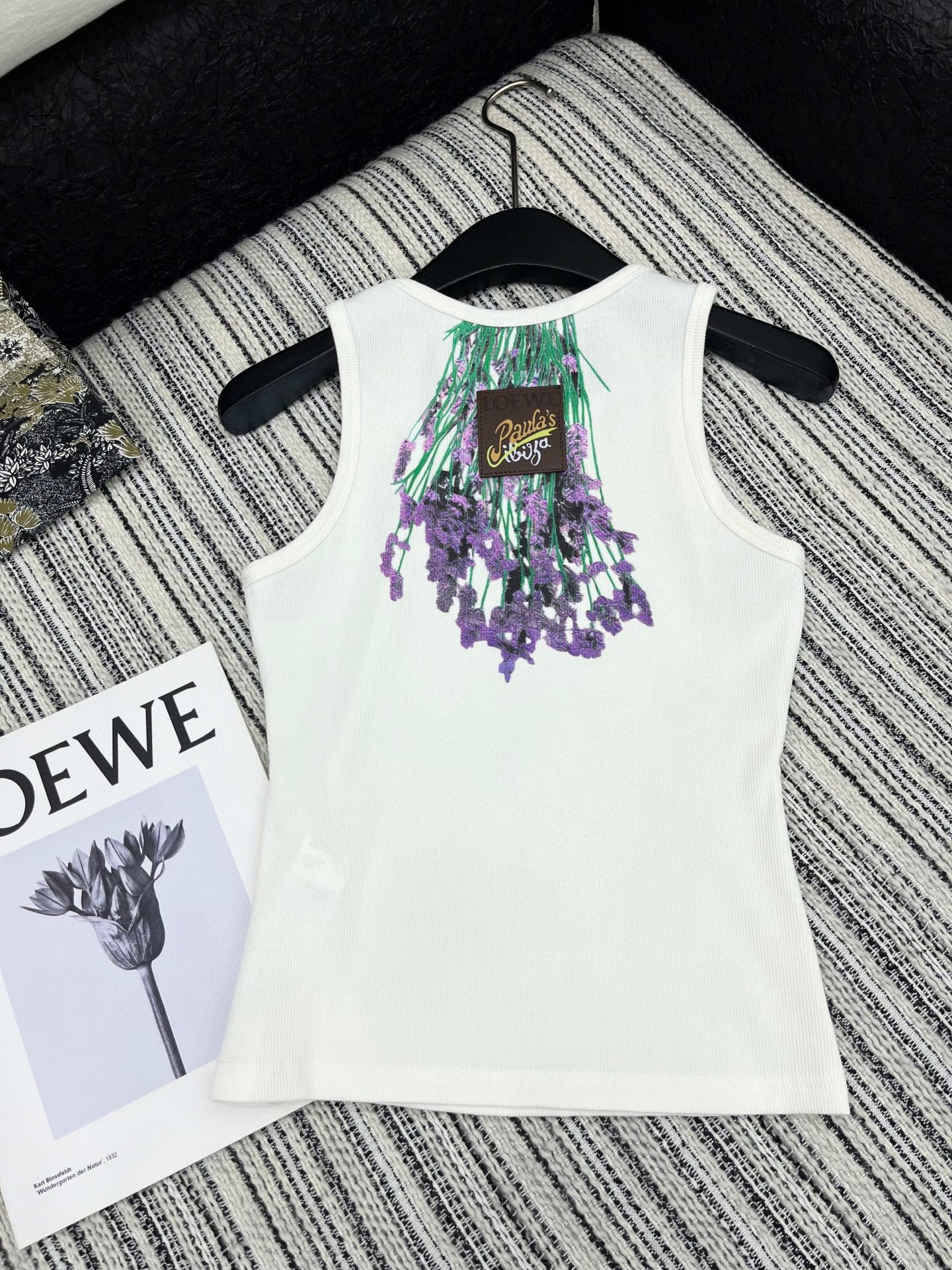 🛒𝐍𝐄𝐖 · 𝟐𝟎𝟐5/爆款现货

原单品质  Loe*｜订制最新印花贴牌背心套装
巨凸显气质的一款单品