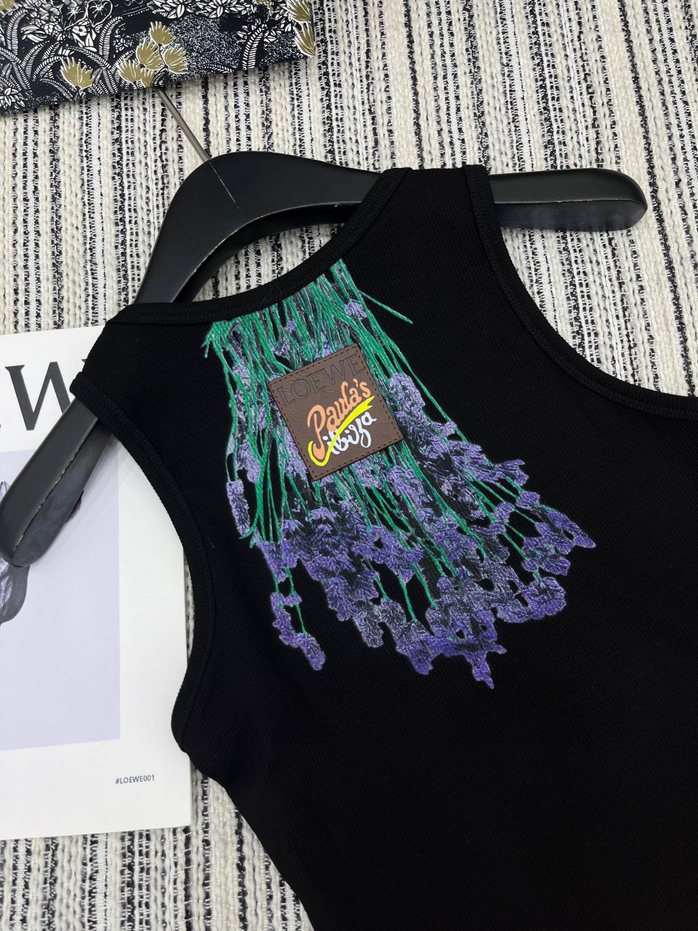 🛒𝐍𝐄𝐖 · 𝟐𝟎𝟐5/爆款现货

原单品质  Loe*｜订制最新印花贴牌背心套装
巨凸显气质的一款单品