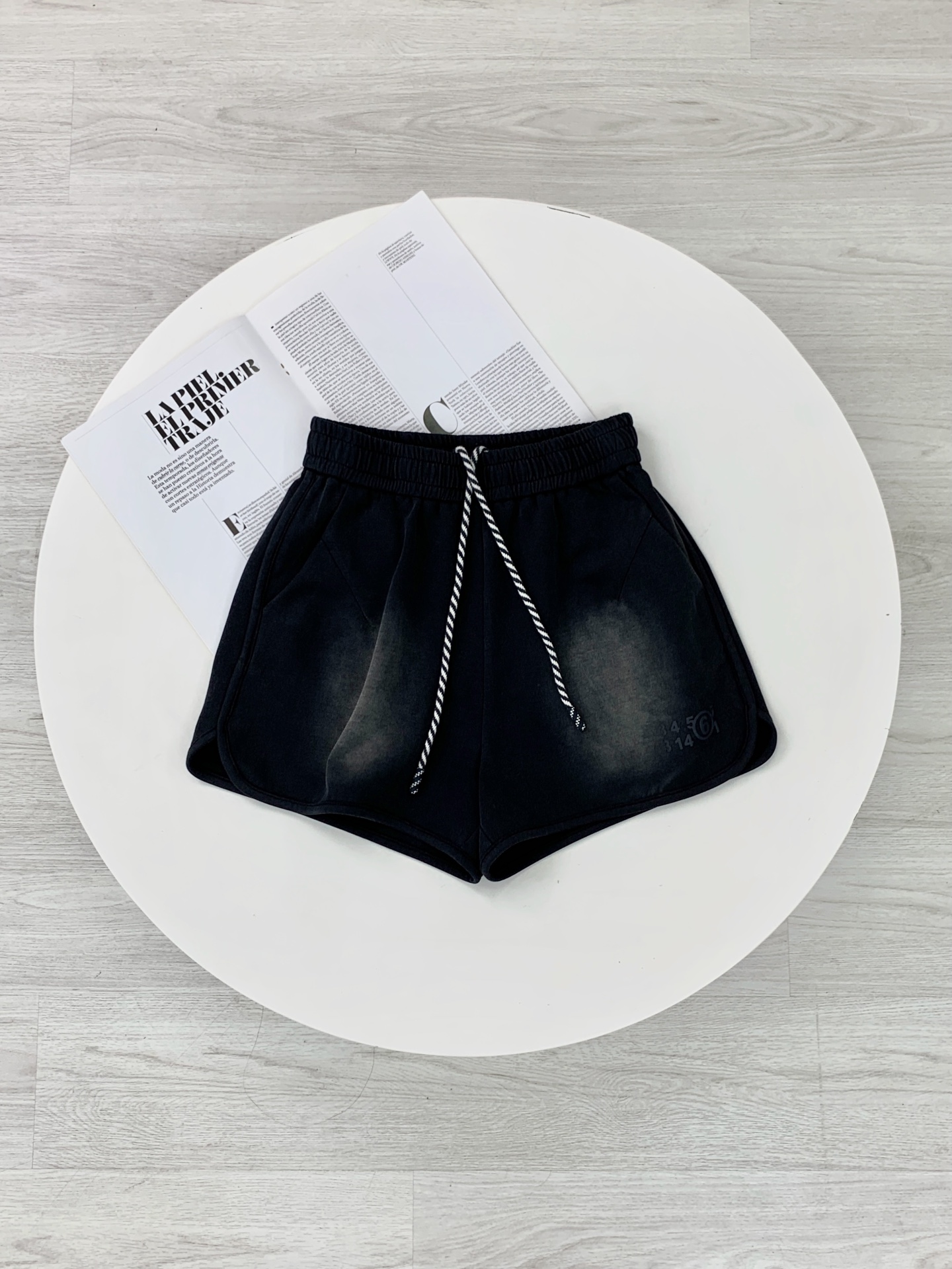 “High Quality Female Clothes: MM6 Quest Collection 2025, Grey and Black, Sizes S-L” - 图片 3