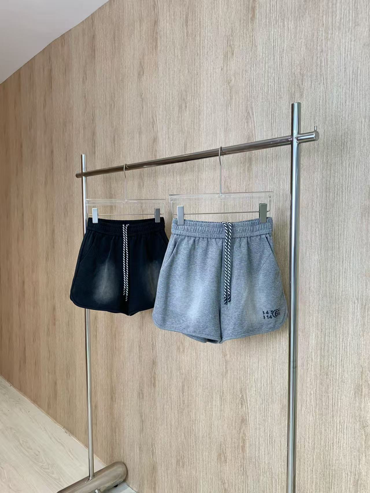 “High Quality Female Clothes: MM6 Quest Collection 2025, Grey and Black, Sizes S-L” - 图片 1