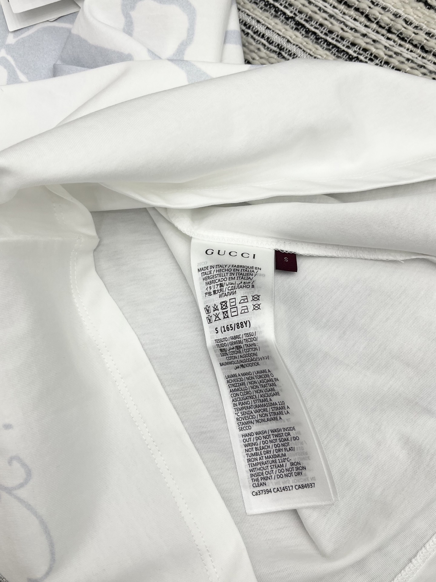 🛒𝐍𝐄𝐖 · 𝟐𝟎𝟐5/爆款现货

原单品质 Gucc*｜25限定系列前后印花短袖T恤
精致常规版型上身