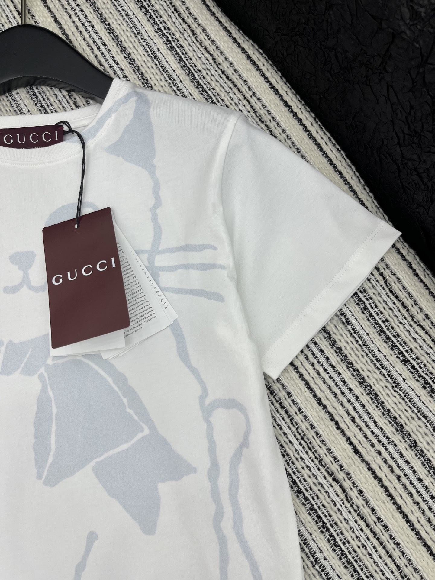🛒𝐍𝐄𝐖 · 𝟐𝟎𝟐5/爆款现货

原单品质 Gucc*｜25限定系列前后印花短袖T恤
精致常规版型上身