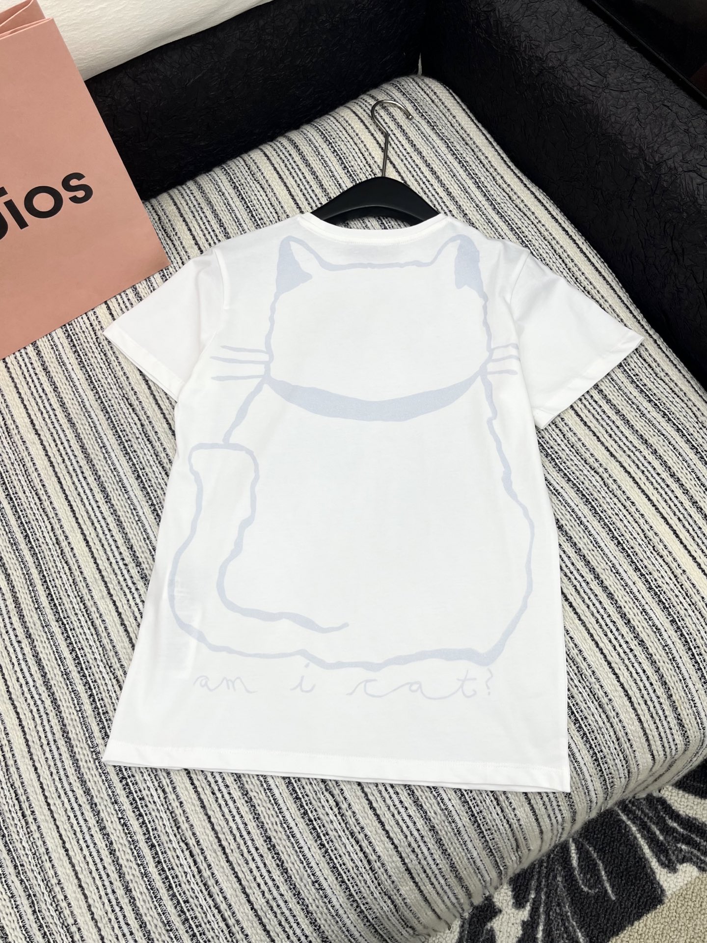 🛒𝐍𝐄𝐖 · 𝟐𝟎𝟐5/爆款现货

原单品质 Gucc*｜25限定系列前后印花短袖T恤
精致常规版型上身