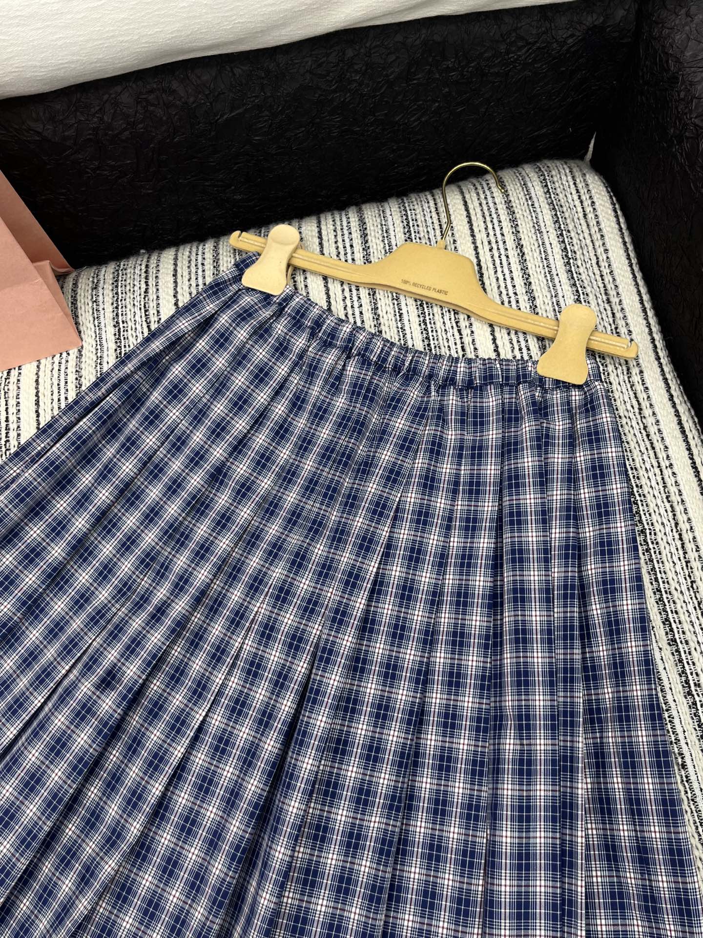 🛒𝐍𝐄𝐖 · 𝟐𝟎𝟐5/爆款现货

【原版定制】Miu Mi*｜25新款休闲抽绳格纹长半裙
颜色百搭高级