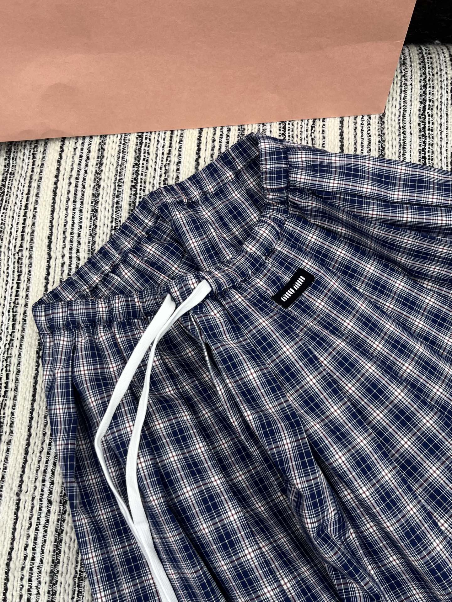 🛒𝐍𝐄𝐖 · 𝟐𝟎𝟐5/爆款现货

【原版定制】Miu Mi*｜25新款休闲抽绳格纹长半裙
颜色百搭高级