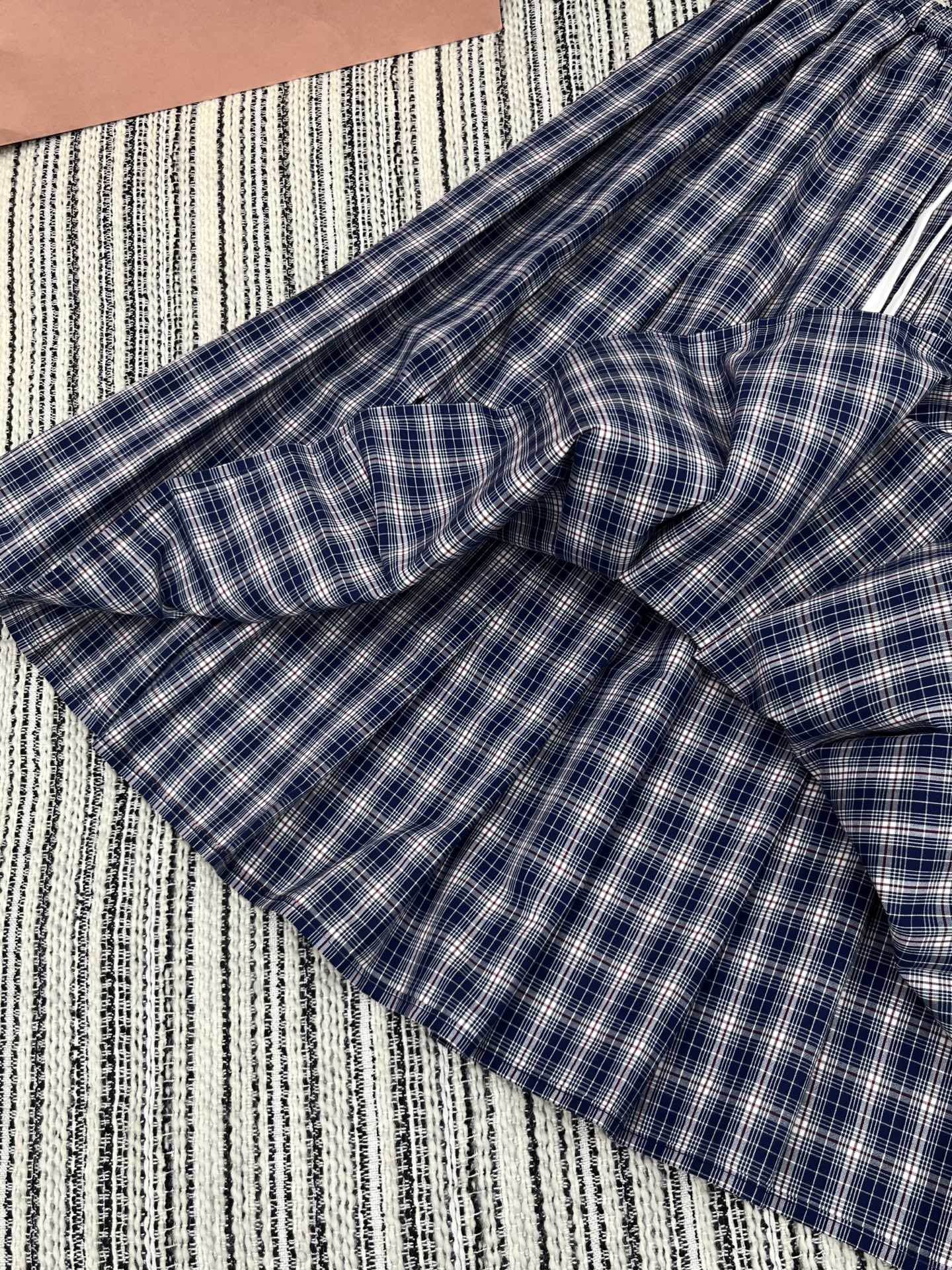 🛒𝐍𝐄𝐖 · 𝟐𝟎𝟐5/爆款现货

【原版定制】Miu Mi*｜25新款休闲抽绳格纹长半裙
颜色百搭高级