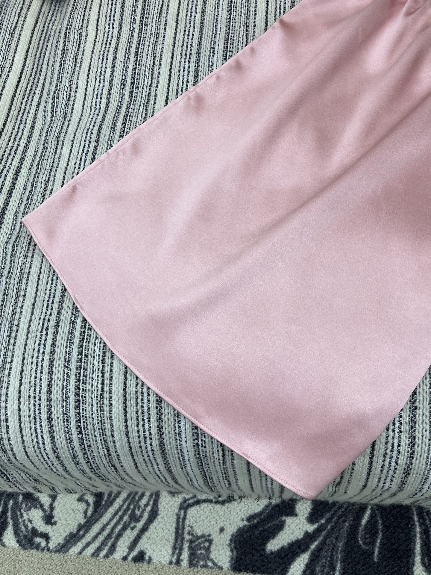 🛒𝐍𝐄𝐖 · 𝟐𝟎𝟐5/爆款现货

【原版定制】Miu Mi *｜ 25SS 春夏新款吊带裙
定制撞色贴