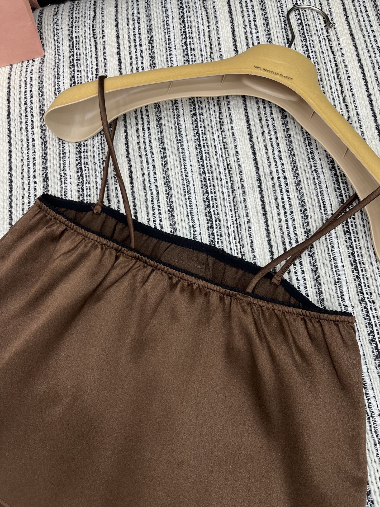 🛒𝐍𝐄𝐖 · 𝟐𝟎𝟐5/爆款现货

【原版定制】Miu Mi *｜ 25SS 春夏新款吊带
定制撞色贴布