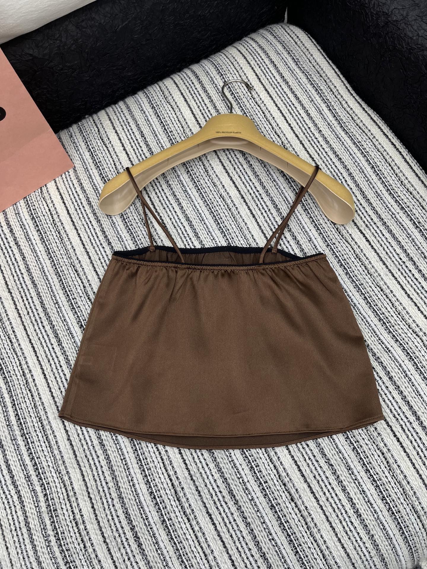 🛒𝐍𝐄𝐖 · 𝟐𝟎𝟐5/爆款现货

【原版定制】Miu Mi *｜ 25SS 春夏新款吊带
定制撞色贴布