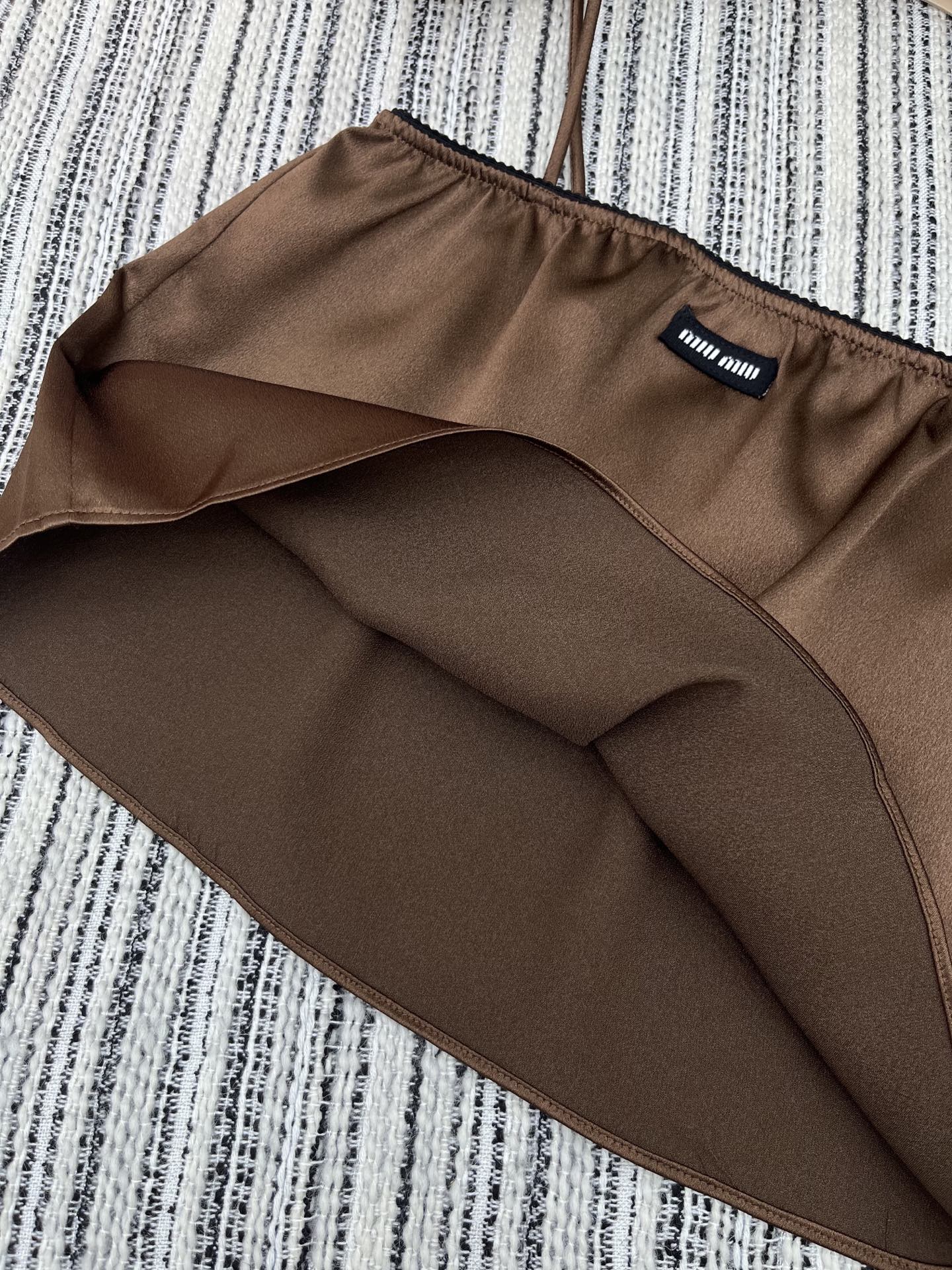 🛒𝐍𝐄𝐖 · 𝟐𝟎𝟐5/爆款现货

【原版定制】Miu Mi *｜ 25SS 春夏新款吊带
定制撞色贴布