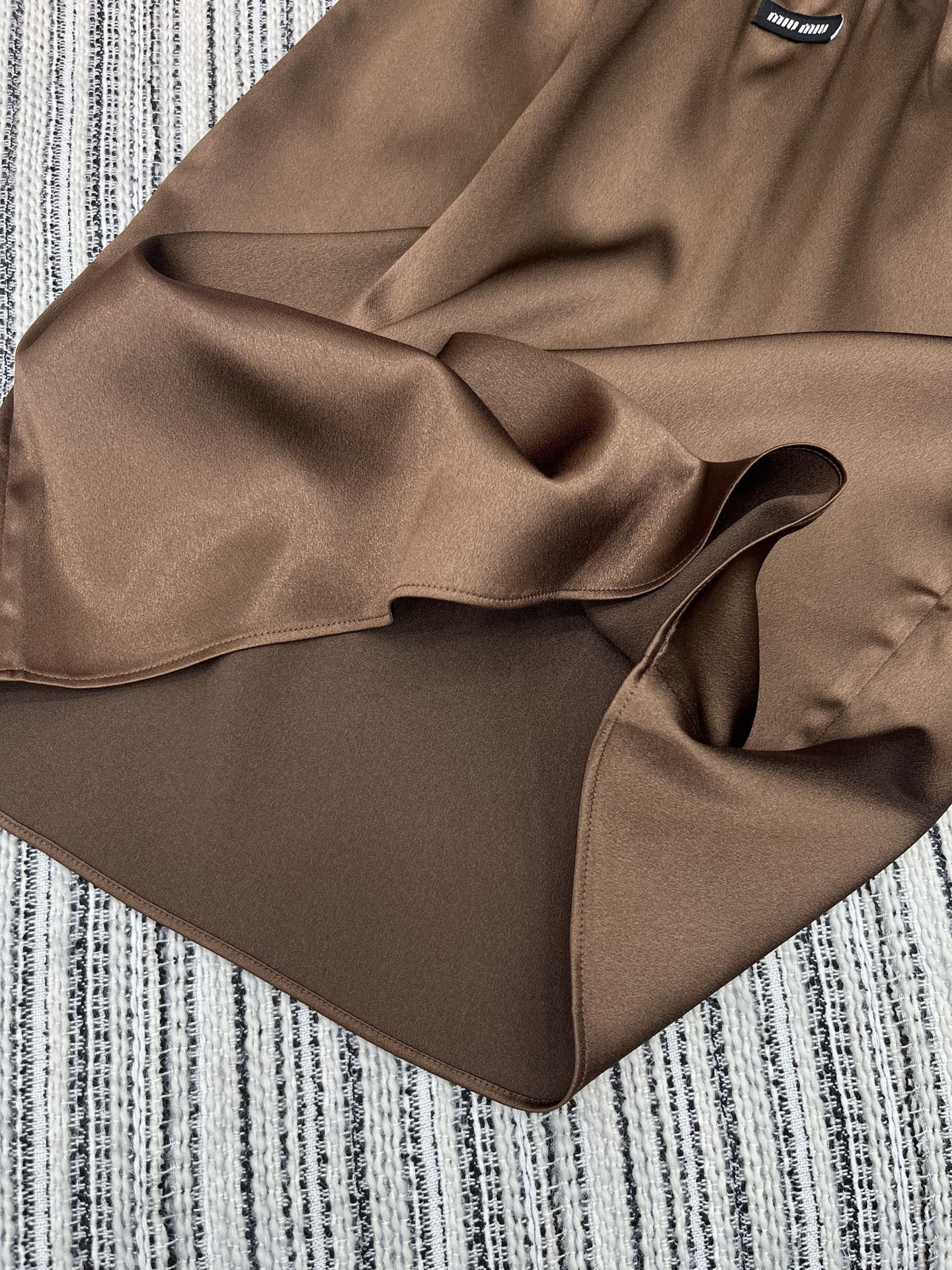 🛒𝐍𝐄𝐖 · 𝟐𝟎𝟐5/爆款现货

【原版定制】Miu Mi *｜ 25SS 春夏新款半裙
定制撞色贴布