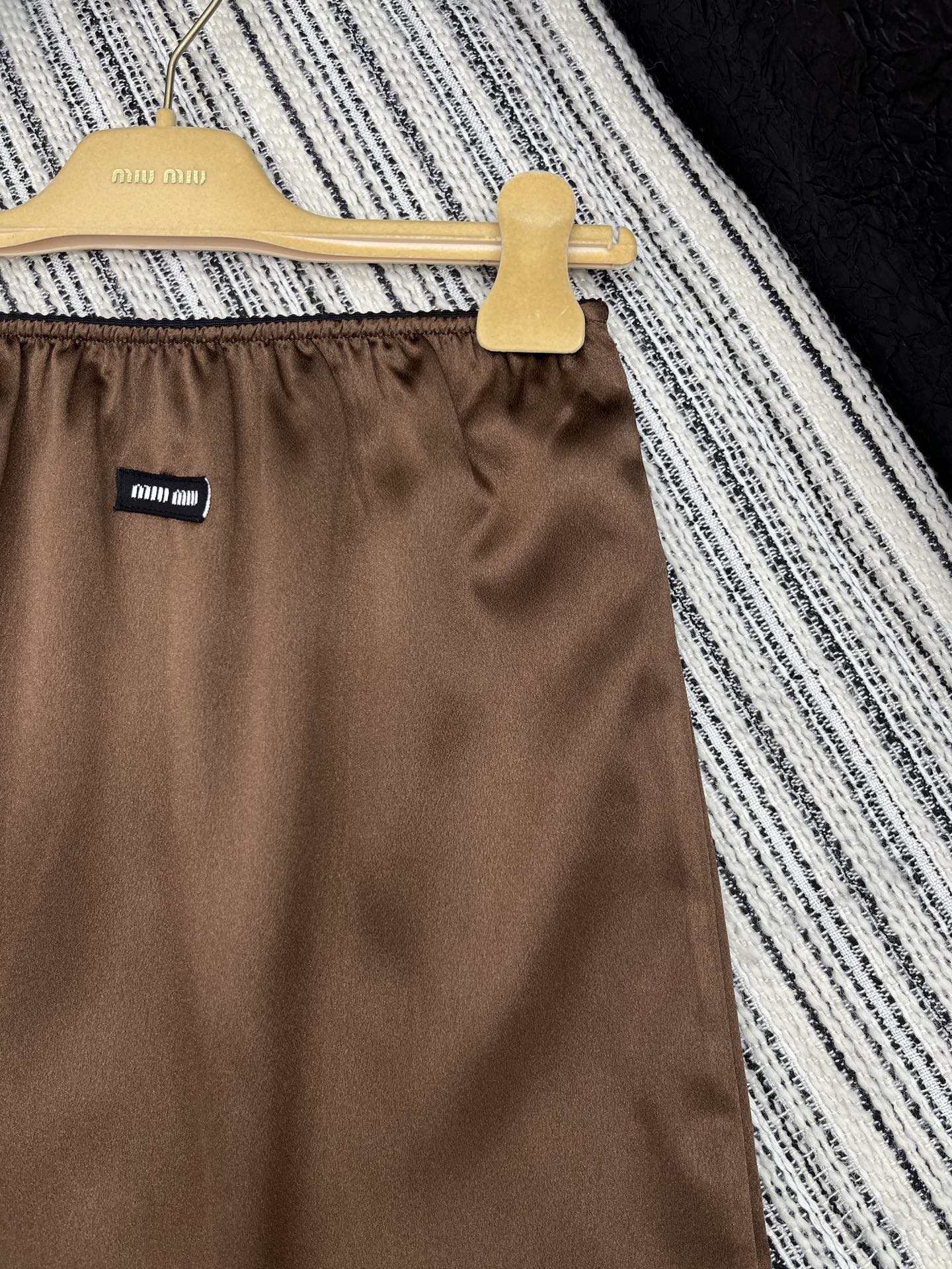 🛒𝐍𝐄𝐖 · 𝟐𝟎𝟐5/爆款现货

【原版定制】Miu Mi *｜ 25SS 春夏新款半裙
定制撞色贴布