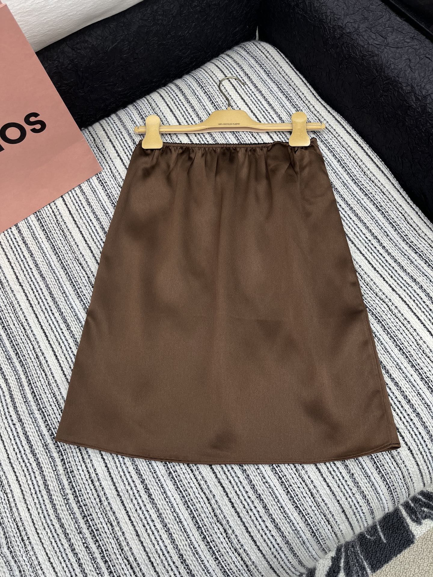 🛒𝐍𝐄𝐖 · 𝟐𝟎𝟐5/爆款现货

【原版定制】Miu Mi *｜ 25SS 春夏新款半裙
定制撞色贴布