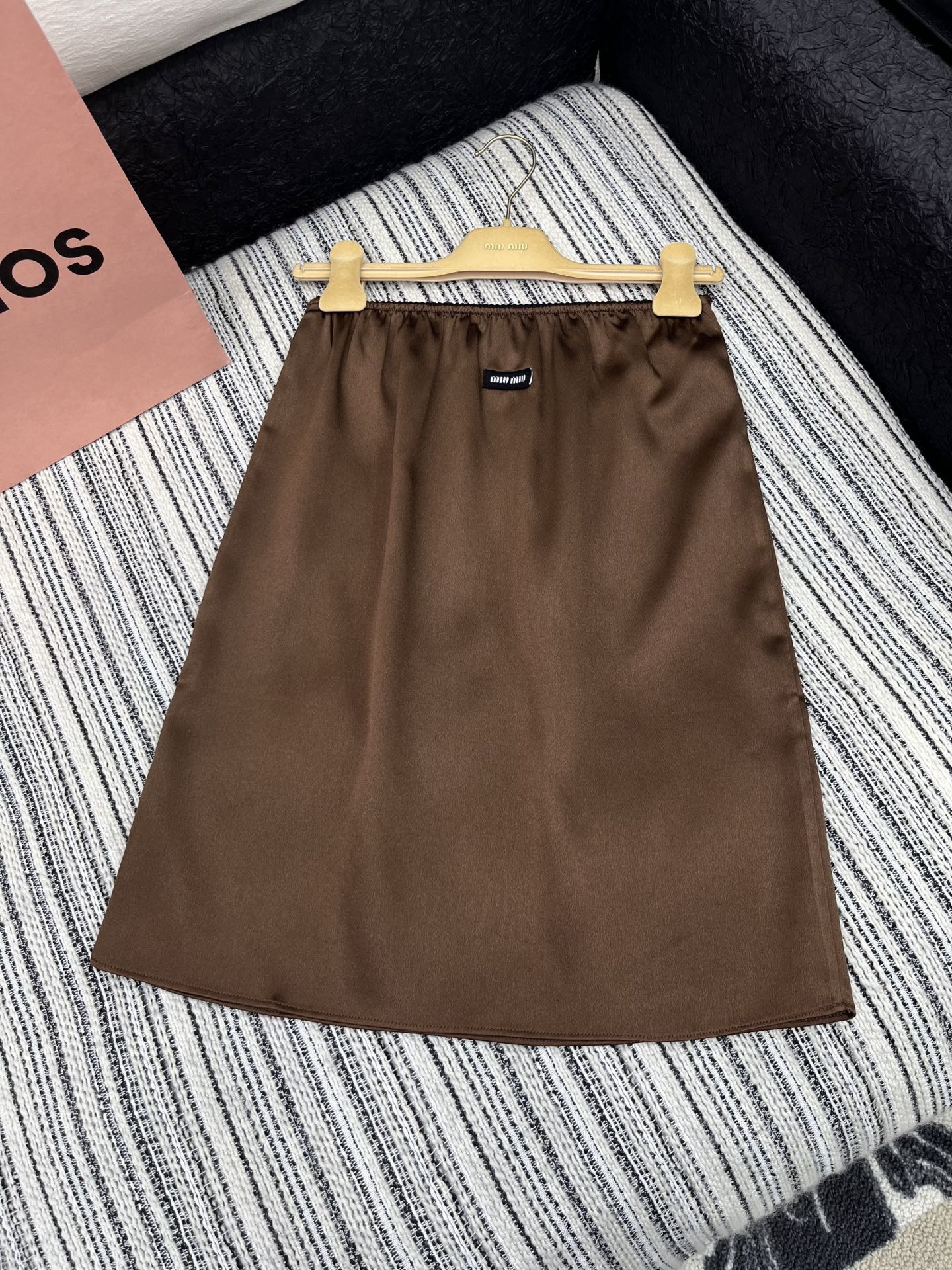 🛒𝐍𝐄𝐖 · 𝟐𝟎𝟐5/爆款现货

【原版定制】Miu Mi *｜ 25SS 春夏新款半裙
定制撞色贴布
