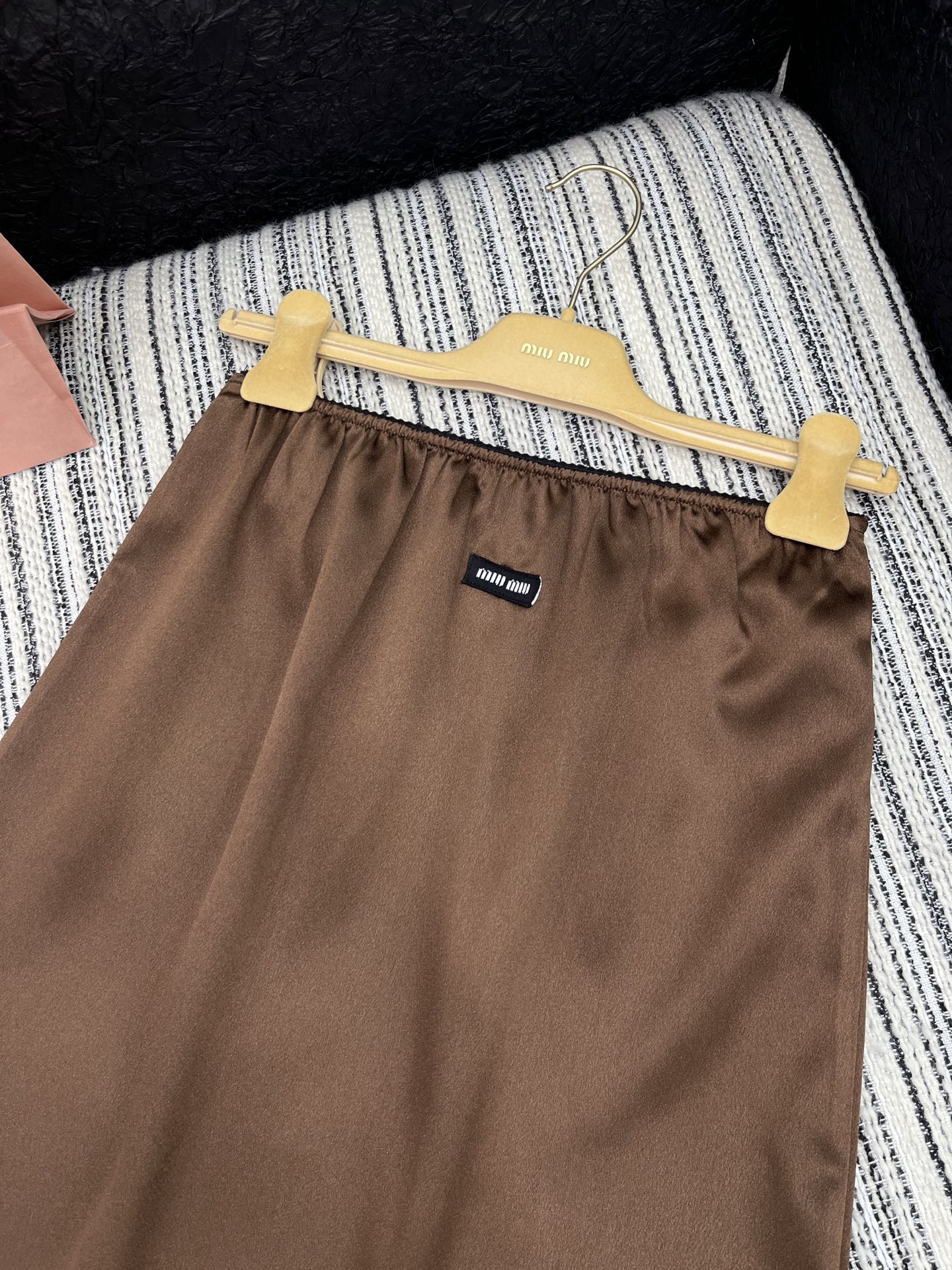 🛒𝐍𝐄𝐖 · 𝟐𝟎𝟐5/爆款现货

【原版定制】Miu Mi *｜ 25SS 春夏新款半裙
定制撞色贴布
