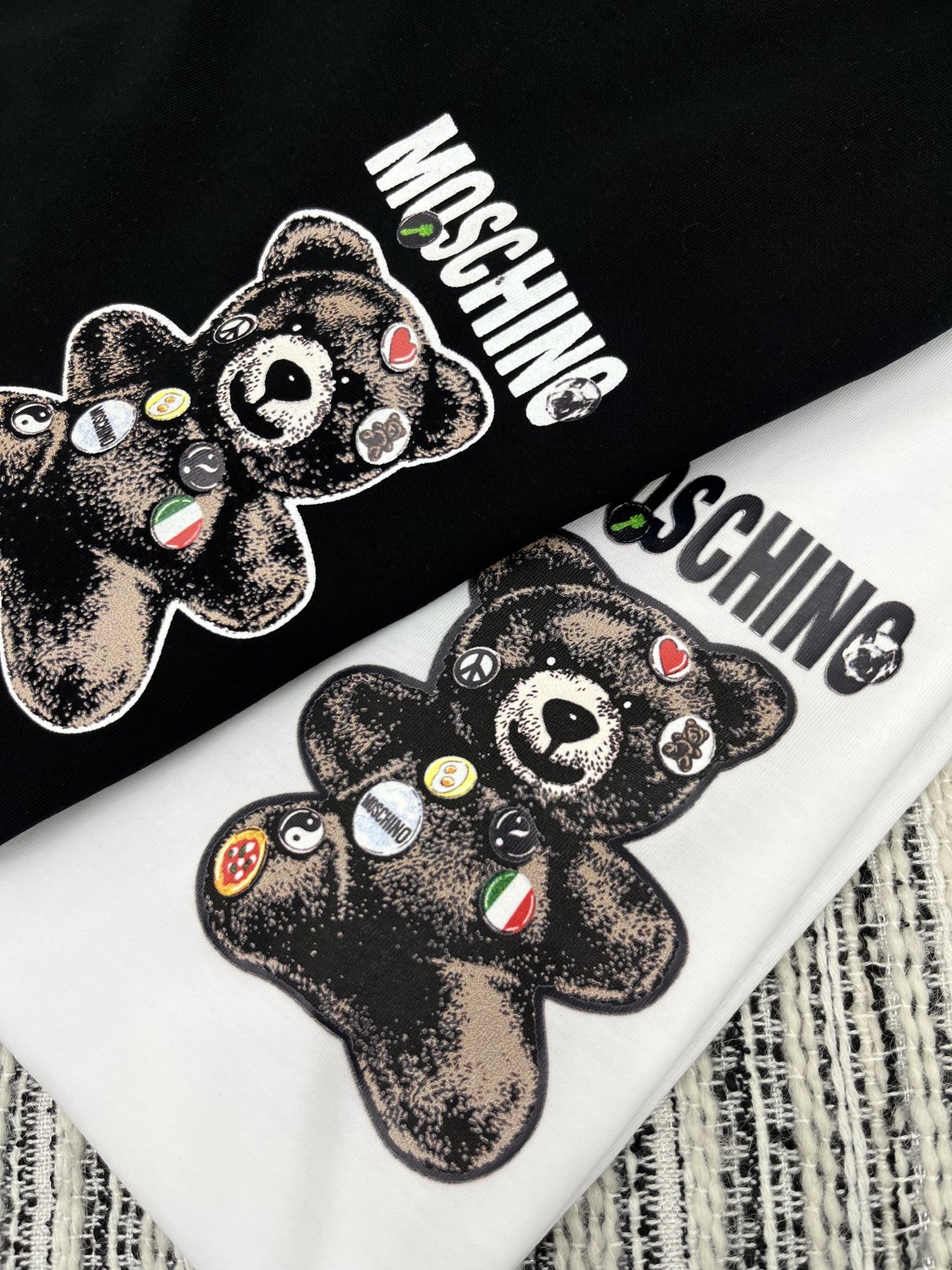🛒𝐍𝐄𝐖 · 𝟐𝟎𝟐5/爆款现货

原单品质  Mos*｜2025春夏新品圆领短袖𝑇𝑒𝑒
定制YB棉材质