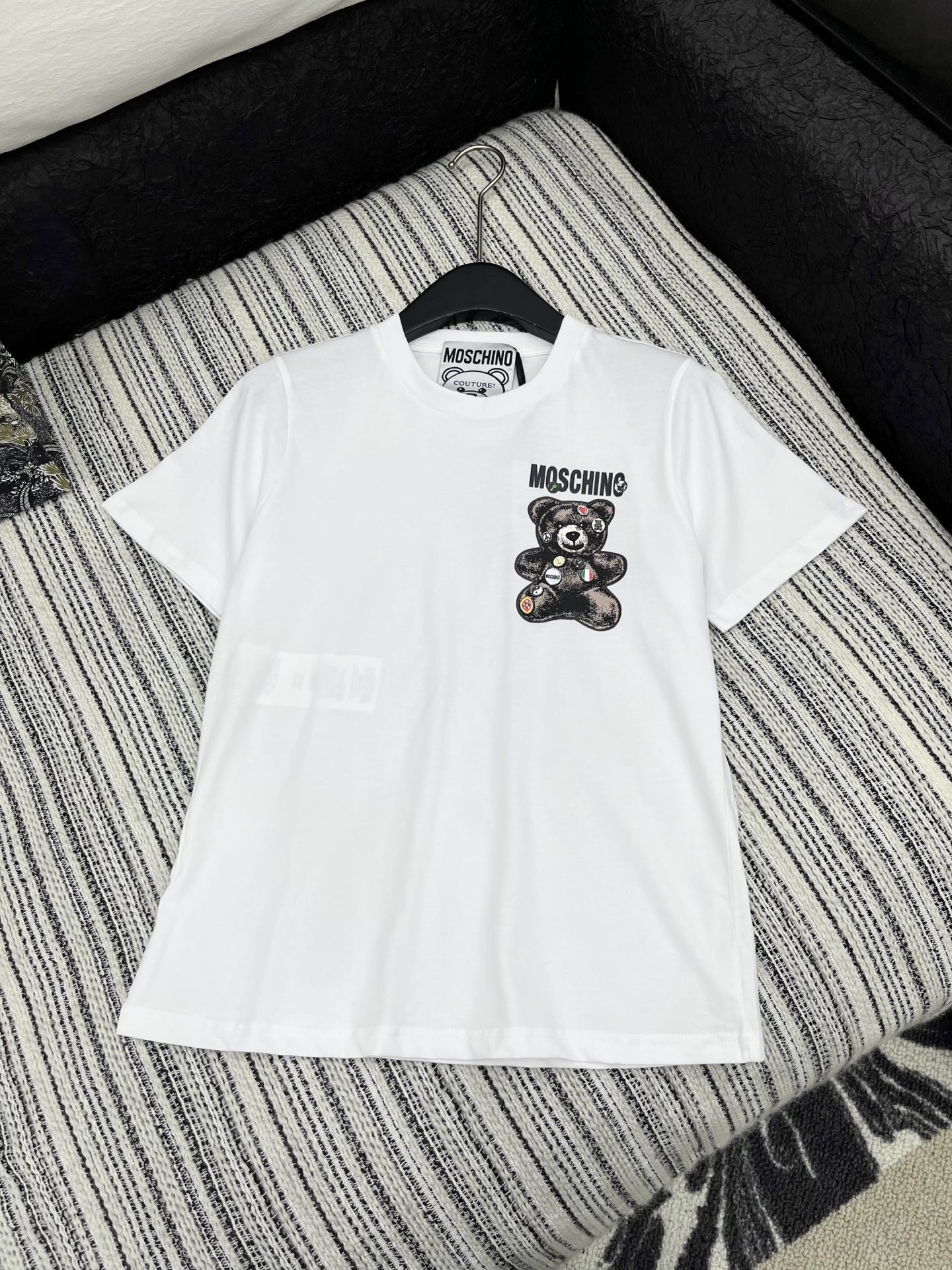 🛒𝐍𝐄𝐖 · 𝟐𝟎𝟐5/爆款现货

原单品质  Mos*｜2025春夏新品圆领短袖𝑇𝑒𝑒
定制YB棉材质