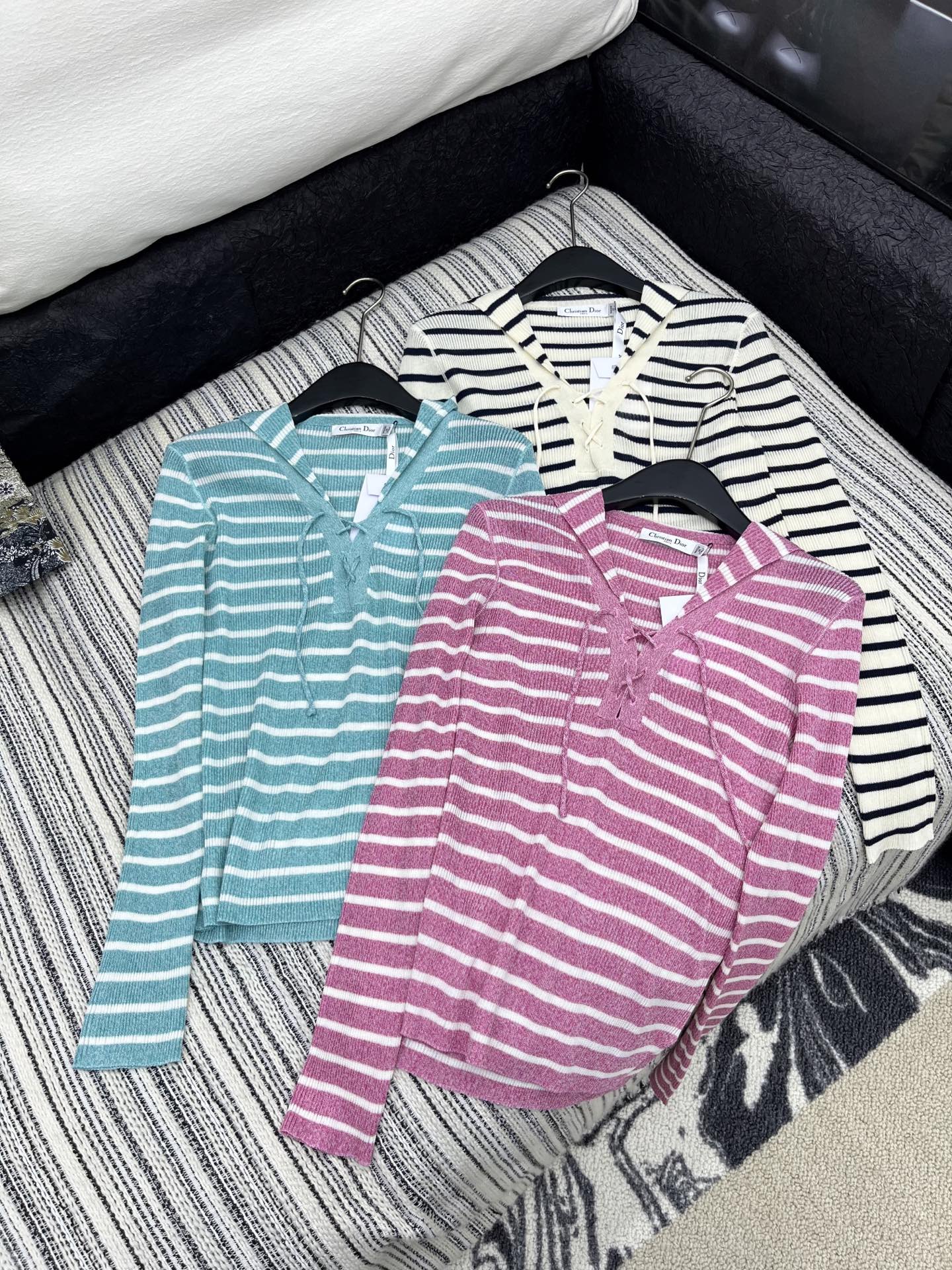 🛒𝐍𝐄𝐖 · 𝟐𝟎𝟐5/爆款现货

原单品质 Dio*｜25FW 秋冬海军风条纹长袖针织衫
订制抽绳绑带