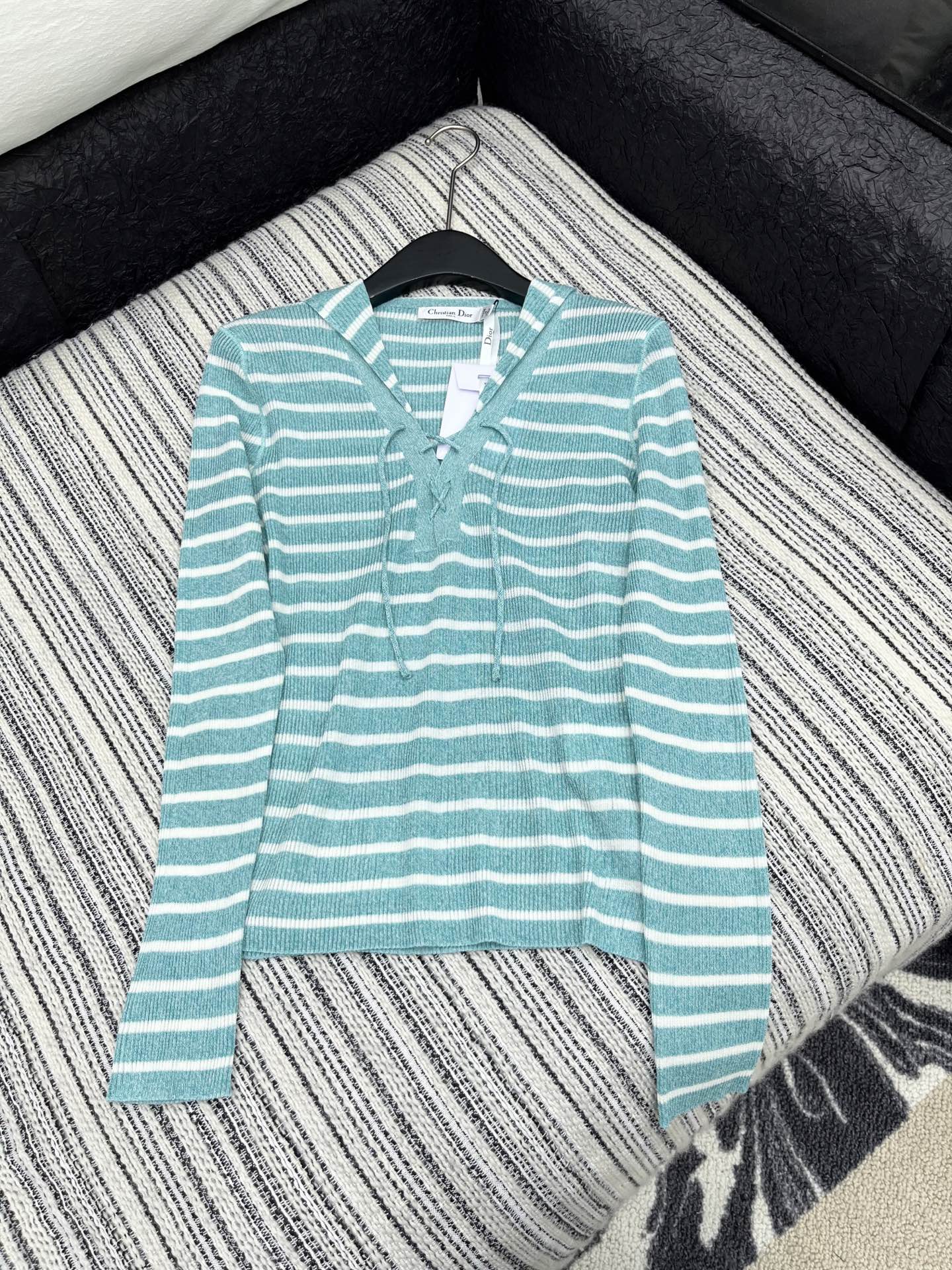 🛒𝐍𝐄𝐖 · 𝟐𝟎𝟐5/爆款现货

原单品质 Dio*｜25FW 秋冬海军风条纹长袖针织衫
订制抽绳绑带