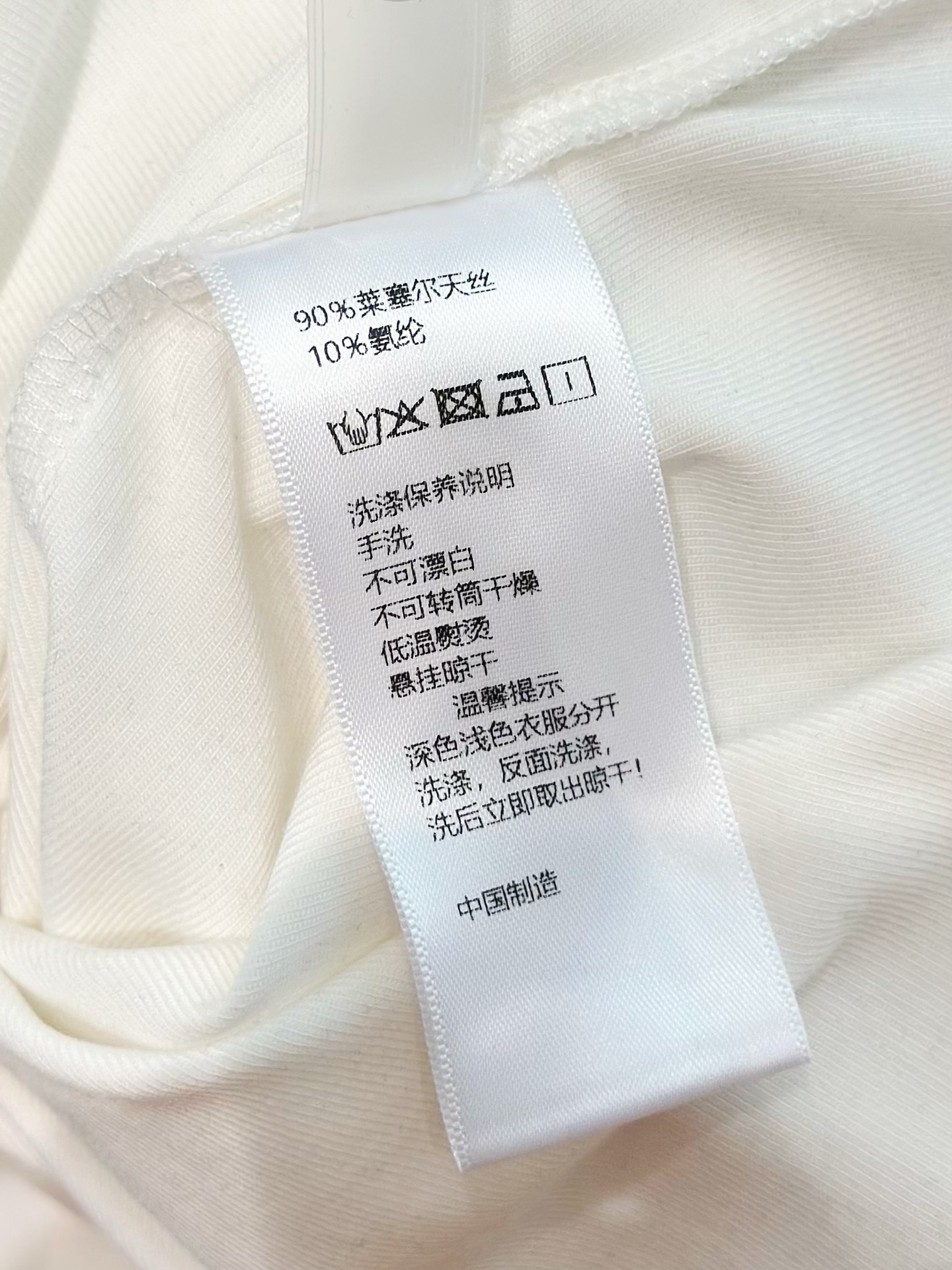 🛒𝐍𝐄𝐖 · 𝟐𝟎𝟐5/爆款现货

原单品质  设计师｜2025新款天丝短袖T
云感舒适的高弹力系列！
