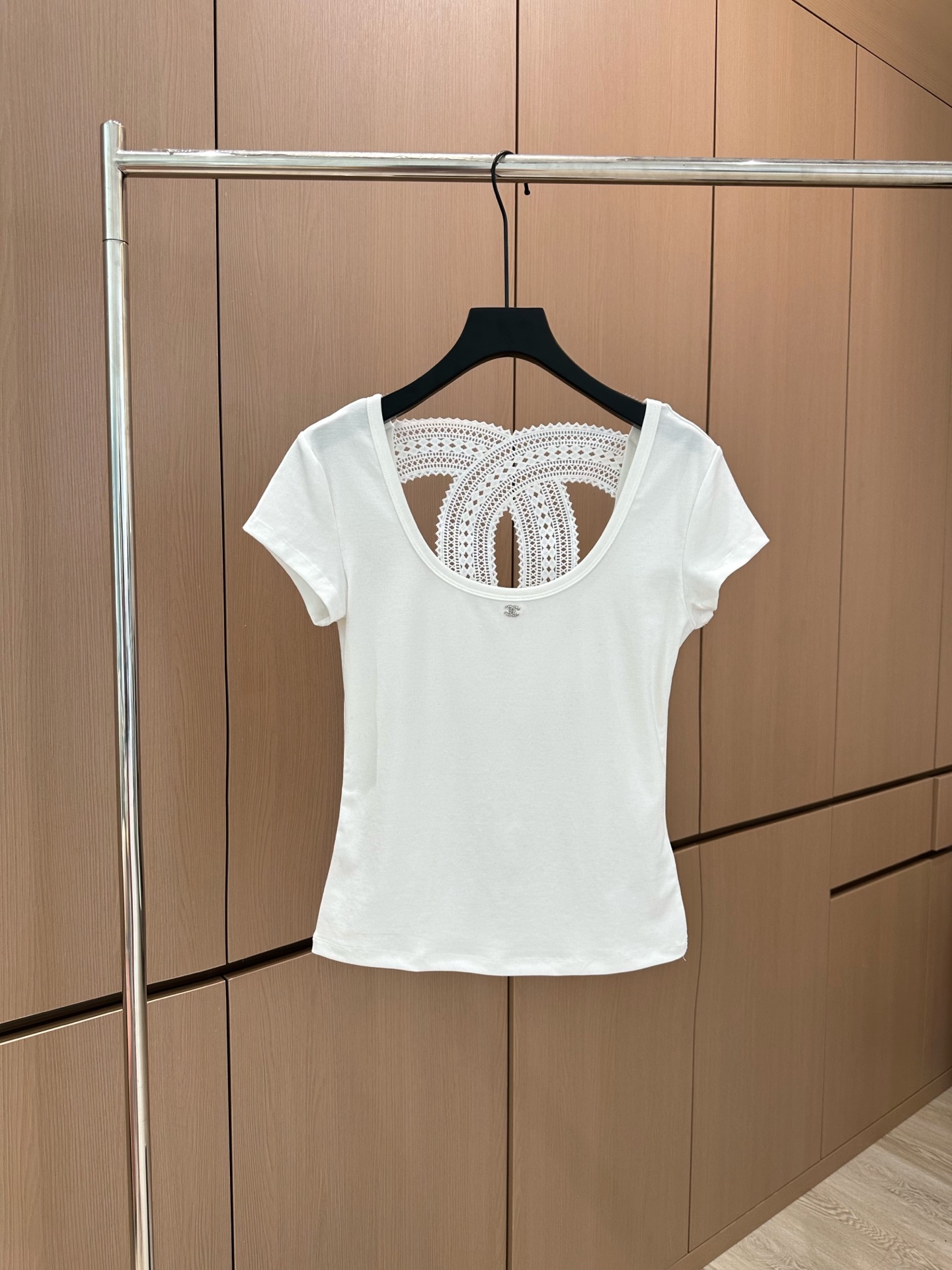 🛒𝐍𝐄𝐖 · 𝟐𝟎𝟐5/爆款现货

原单品质  设计师｜2025新款天丝短袖T
云感舒适的高弹力系列！
