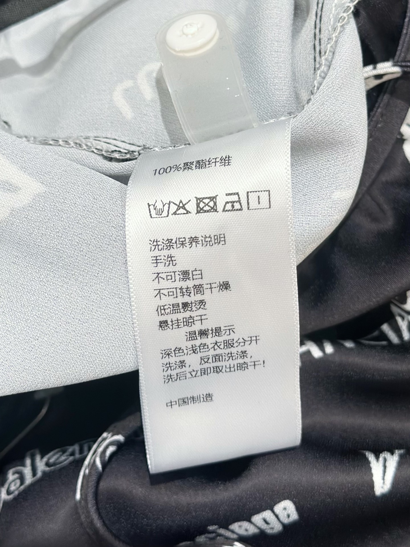 🛒𝐍𝐄𝐖 · 𝟐𝟎𝟐5/爆款现货

原单品质  设计师｜25新款印花抽绳休闲裤
颜色百搭高级  定制面料