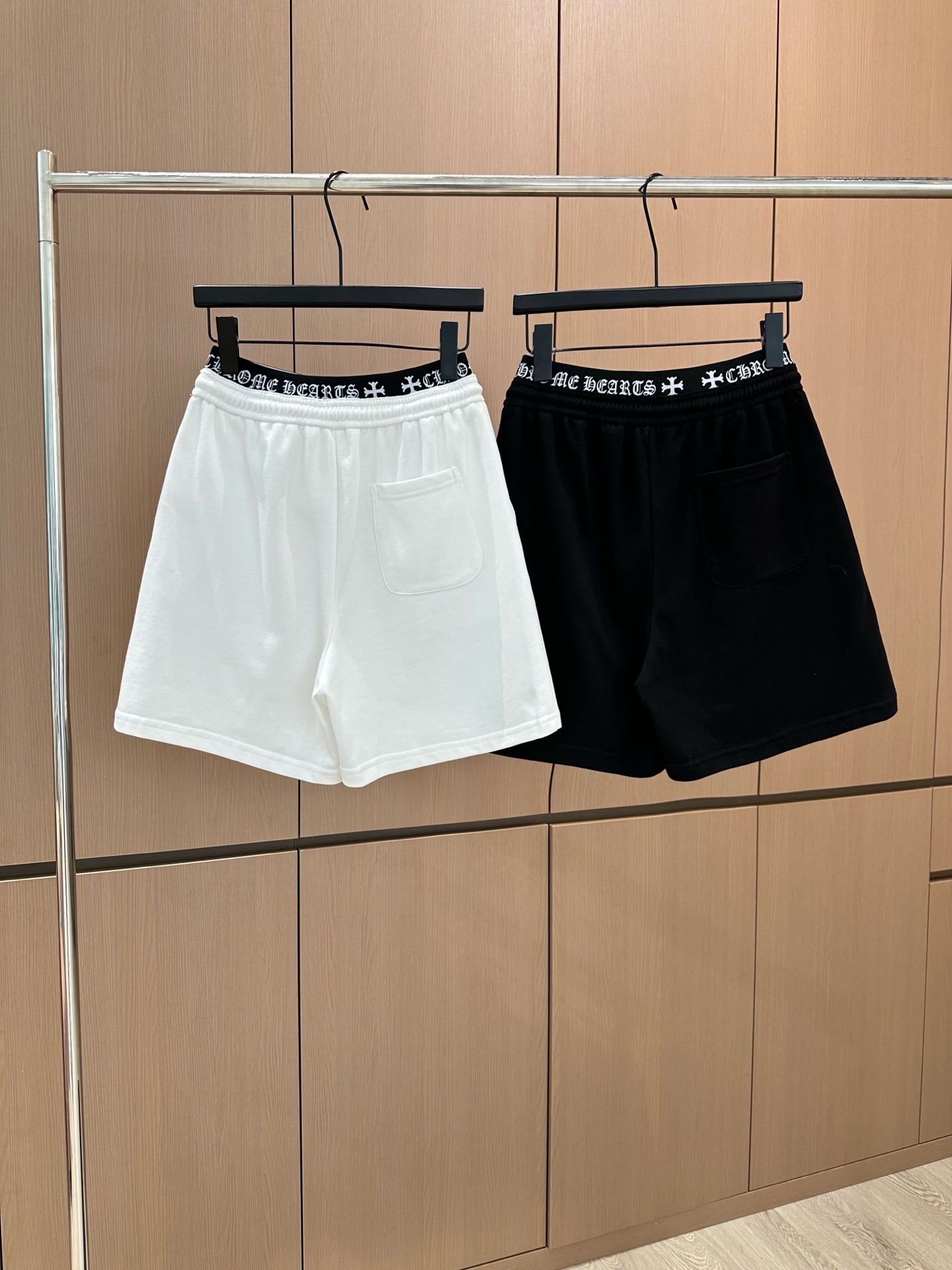 🛒𝐍𝐄𝐖 · 𝟐𝟎𝟐5/爆款现货

原单高品质  设计师*｜25新款双腰头印花抽绳短裤
颜色百搭高级  
