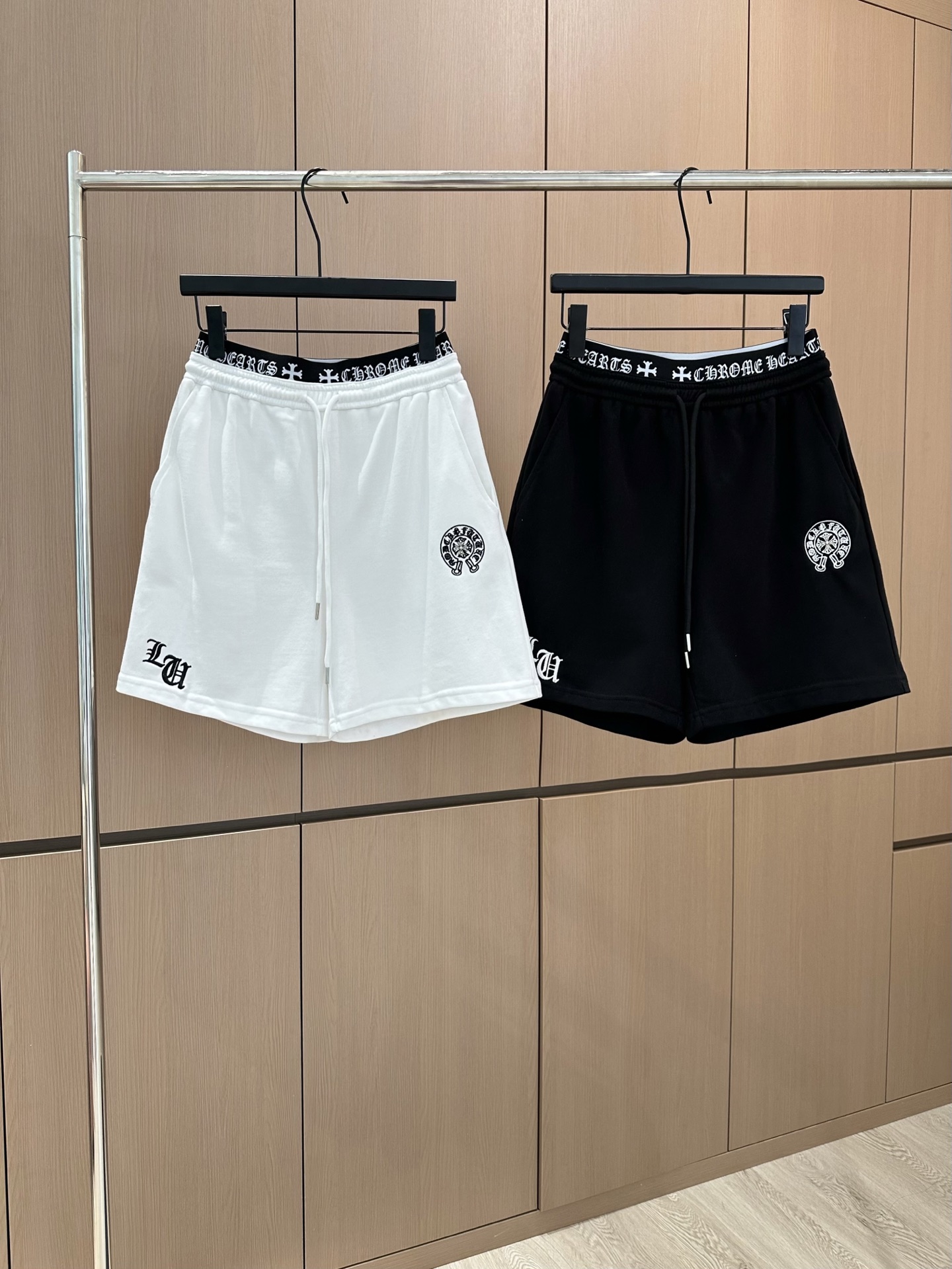 🛒𝐍𝐄𝐖 · 𝟐𝟎𝟐5/爆款现货

原单高品质  设计师*｜25新款双腰头印花抽绳短裤
颜色百搭高级  