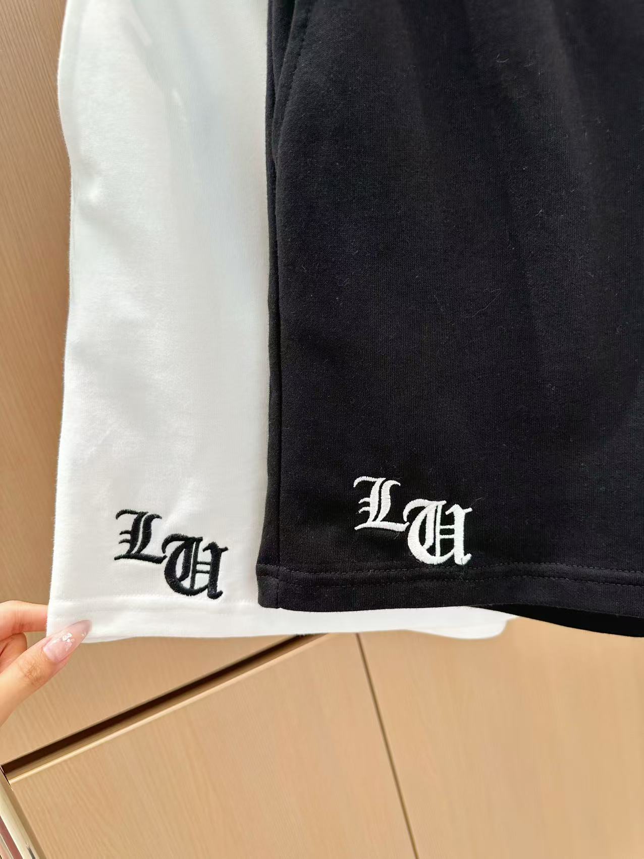 🛒𝐍𝐄𝐖 · 𝟐𝟎𝟐5/爆款现货

原单高品质  设计师*｜25新款双腰头印花抽绳短裤
颜色百搭高级  