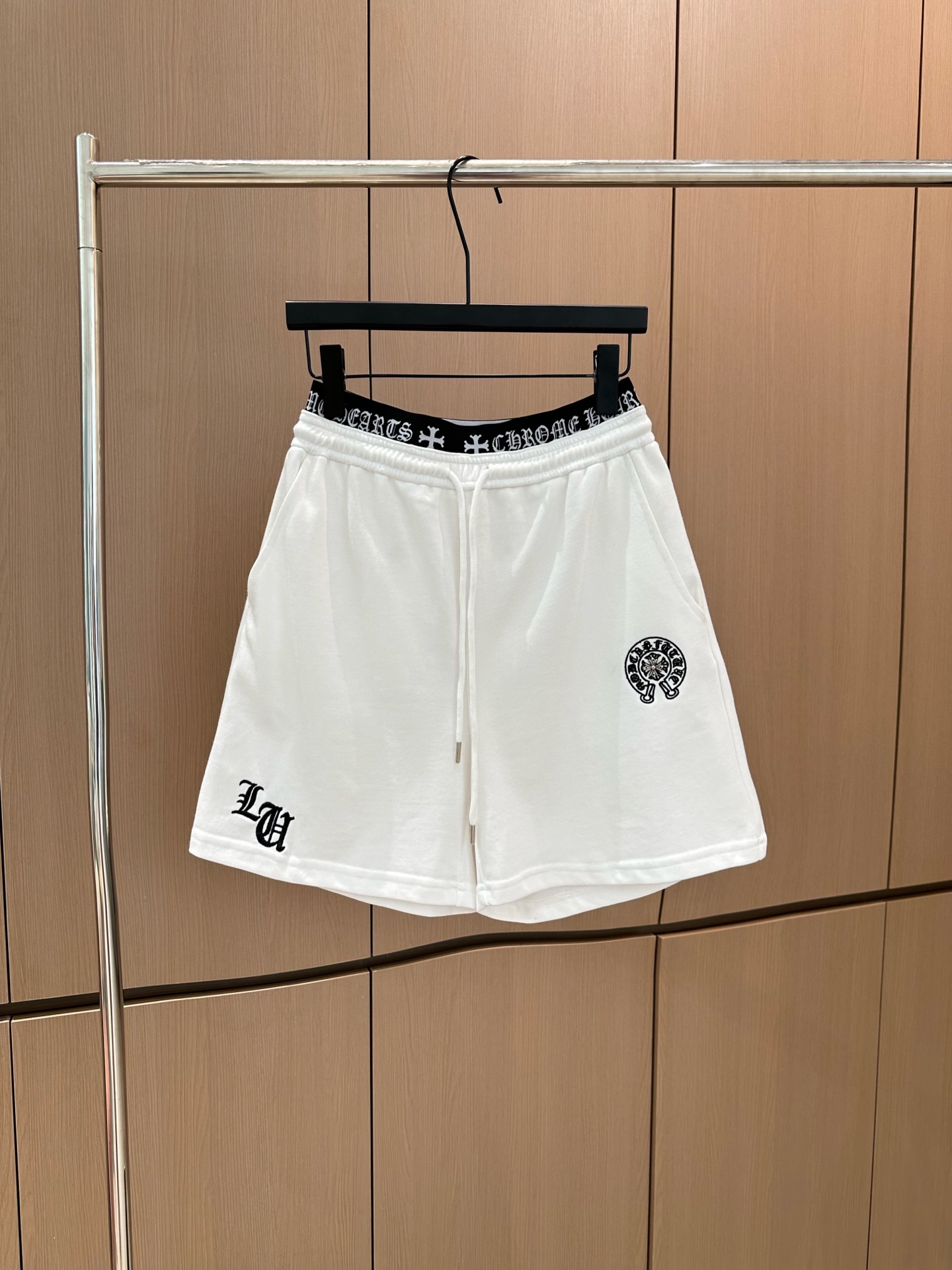 🛒𝐍𝐄𝐖 · 𝟐𝟎𝟐5/爆款现货

原单高品质  设计师*｜25新款双腰头印花抽绳短裤
颜色百搭高级  