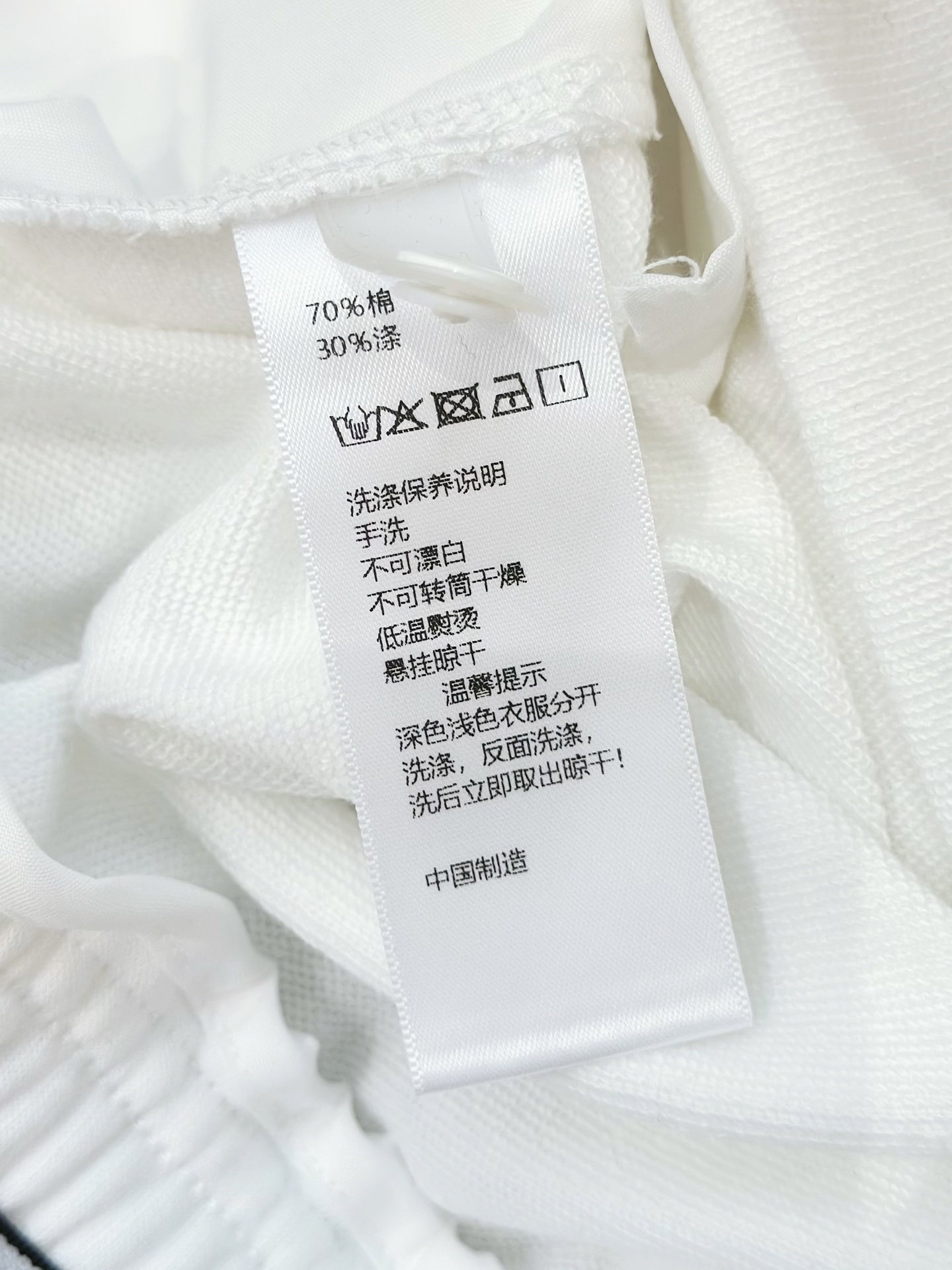🛒𝐍𝐄𝐖 · 𝟐𝟎𝟐5/爆款现货

原单高品质  设计师*｜25新款双腰头印花抽绳短裤
颜色百搭高级  
