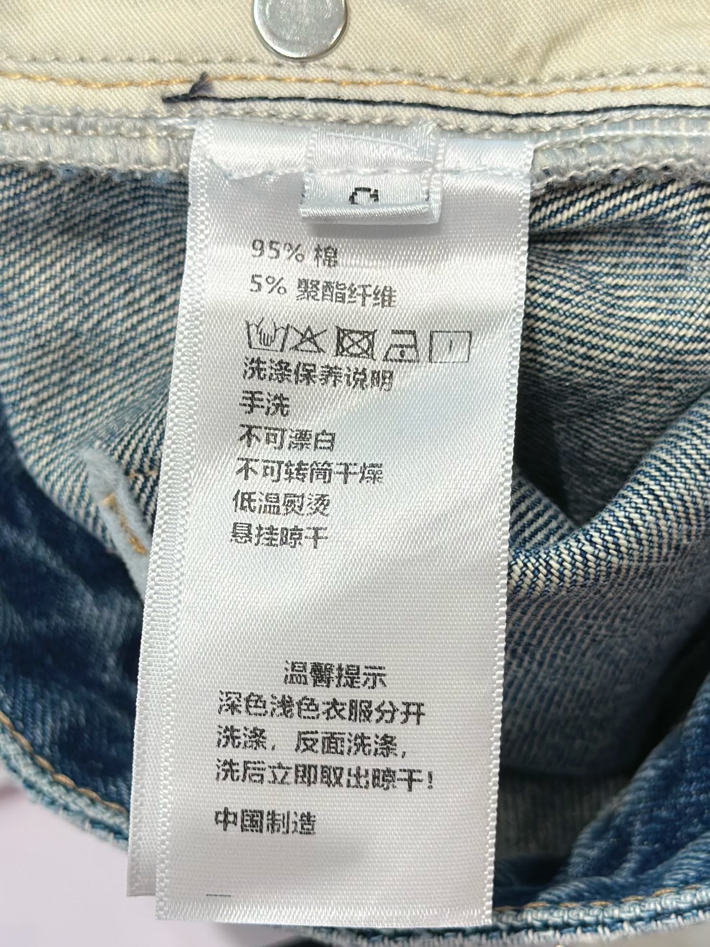 🛒𝐍𝐄𝐖 · 𝟐𝟎𝟐5/爆款现货

原单品质  设计师*｜经典贴布五分牛仔裤
夏天必须得安排一条中裤，休