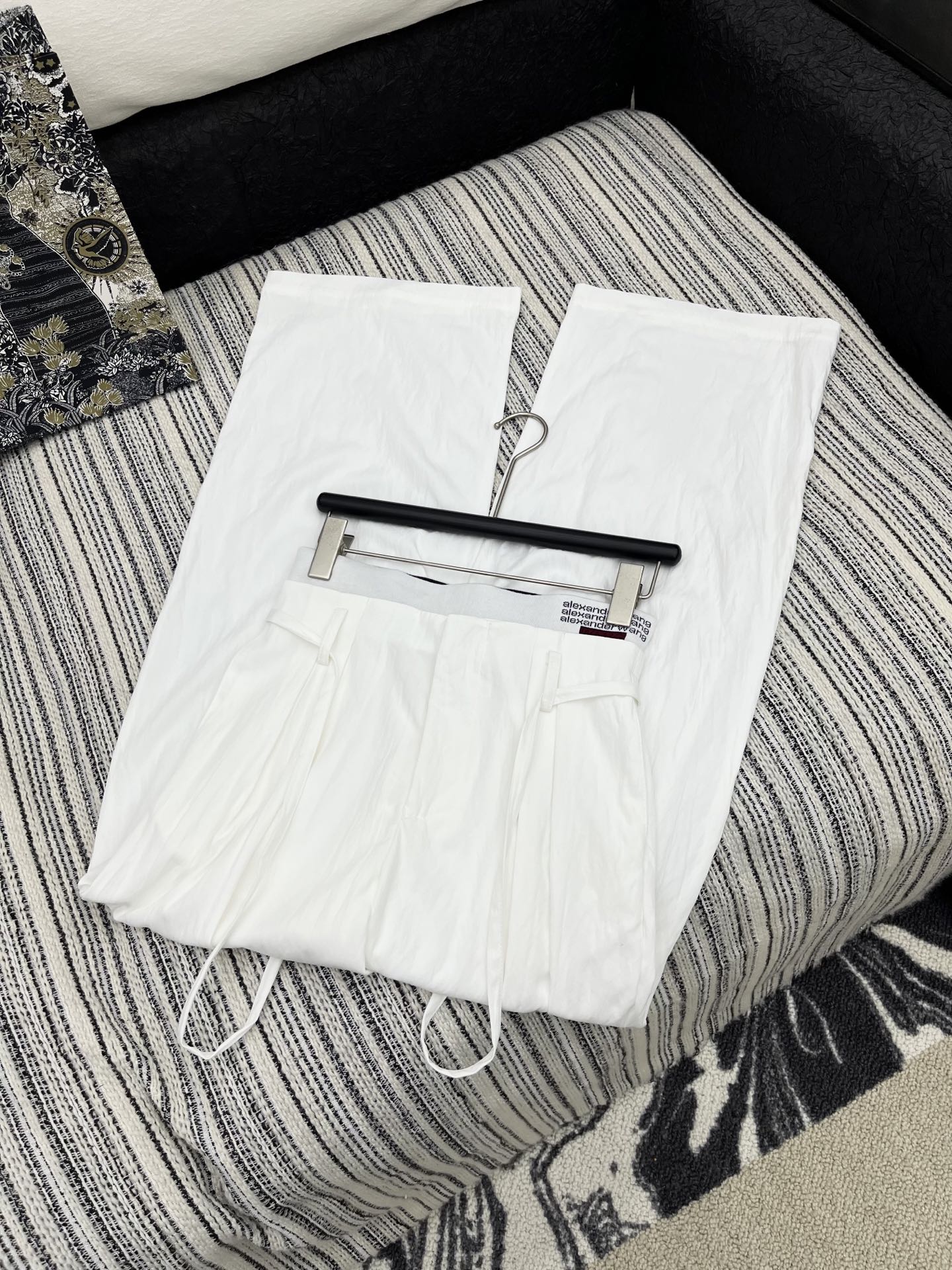🛒𝐍𝐄𝐖 · 𝟐𝟎𝟐5/爆款现货

原单品质  设计师｜25新款宽腰带休闲裤
颜色百搭高级  定制面料尽