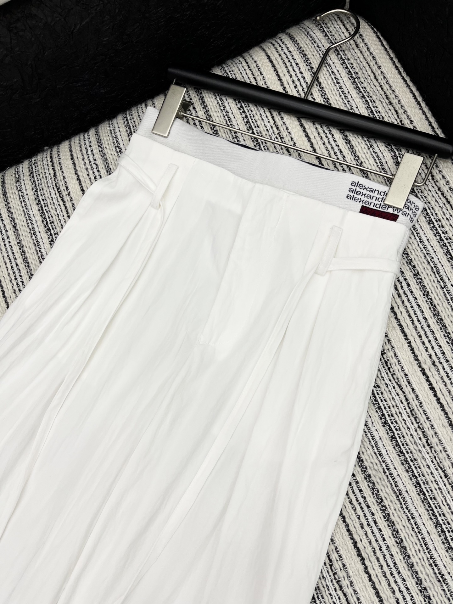 🛒𝐍𝐄𝐖 · 𝟐𝟎𝟐5/爆款现货

原单品质  设计师｜25新款宽腰带休闲裤
颜色百搭高级  定制面料尽