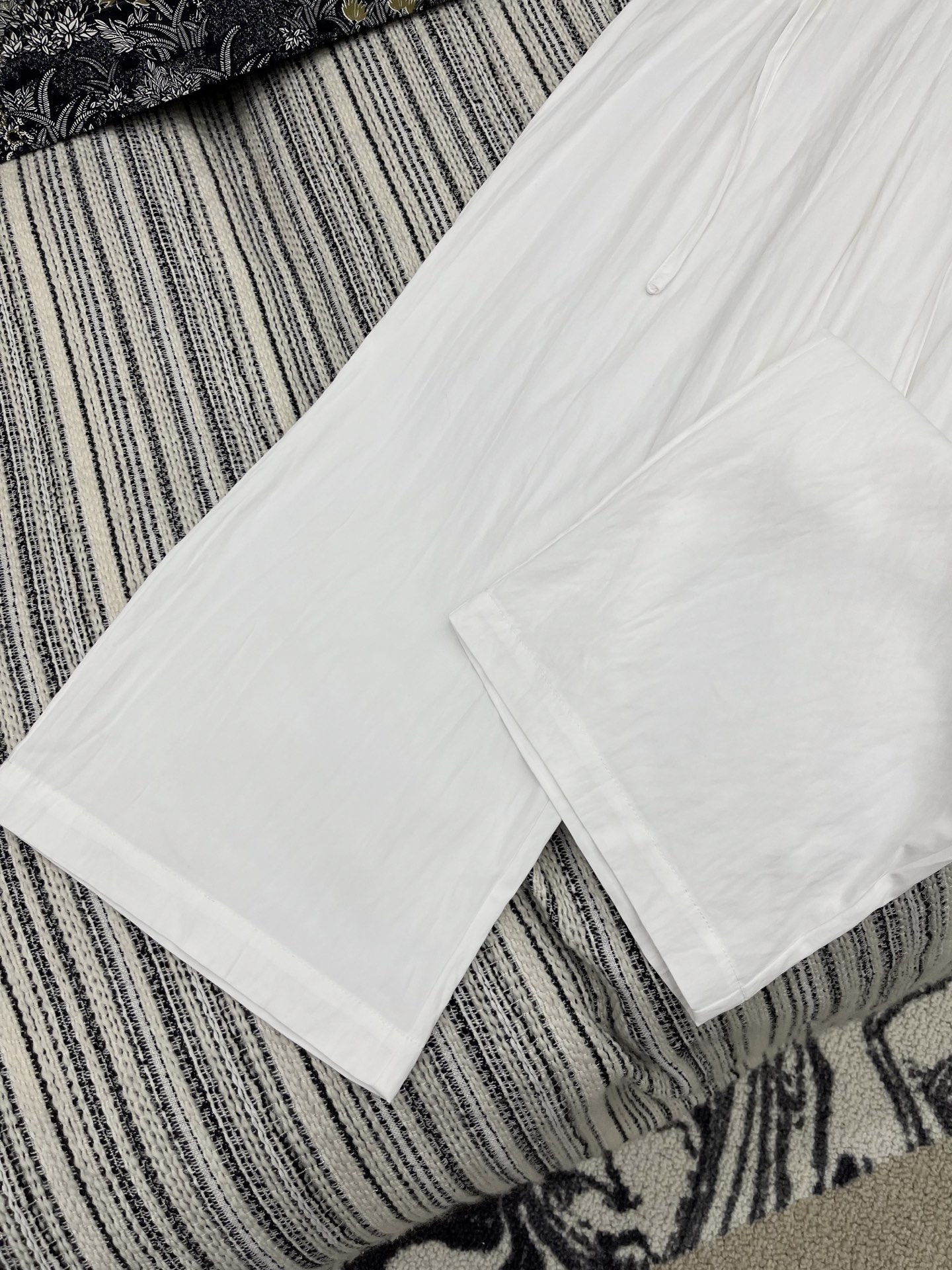 🛒𝐍𝐄𝐖 · 𝟐𝟎𝟐5/爆款现货

原单品质  设计师｜25新款宽腰带休闲裤
颜色百搭高级  定制面料尽