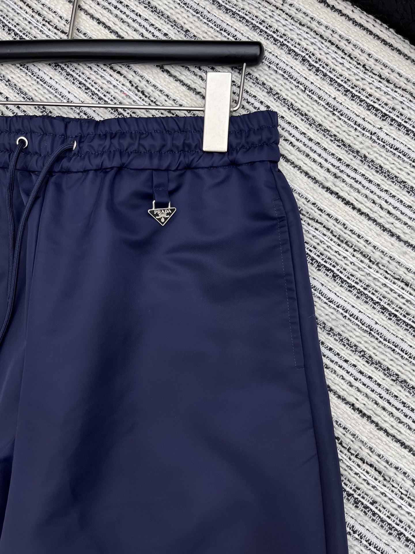 🛒𝐍𝐄𝐖 · 𝟐𝟎𝟐5/爆款

原单品质 Prad*｜ 2025新品抽绳尼龙休闲裤
定制YB进口材质 高