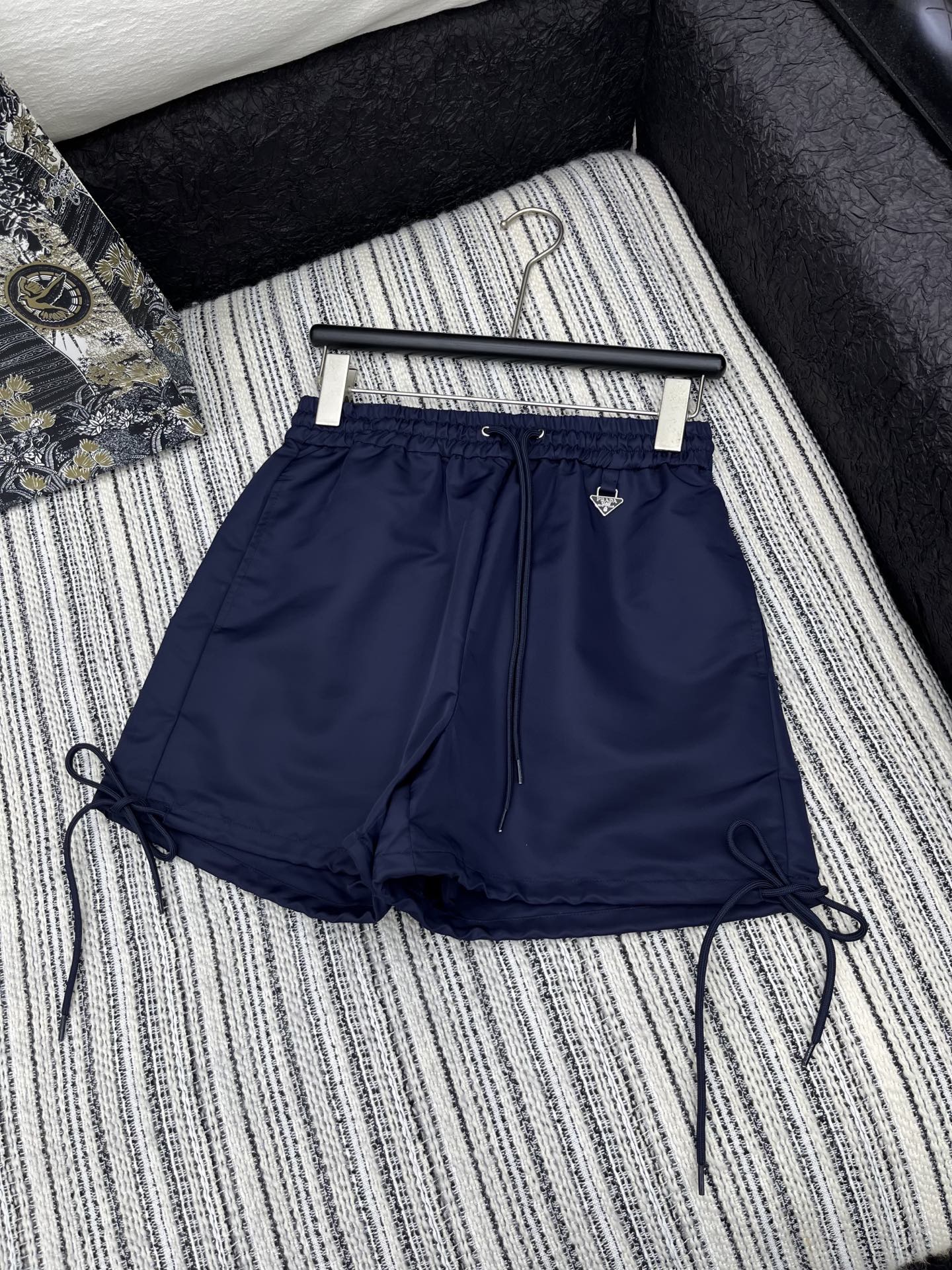🛒𝐍𝐄𝐖 · 𝟐𝟎𝟐5/爆款

原单品质 Prad*｜ 2025新品抽绳尼龙休闲短裤
定制YB进口材质 