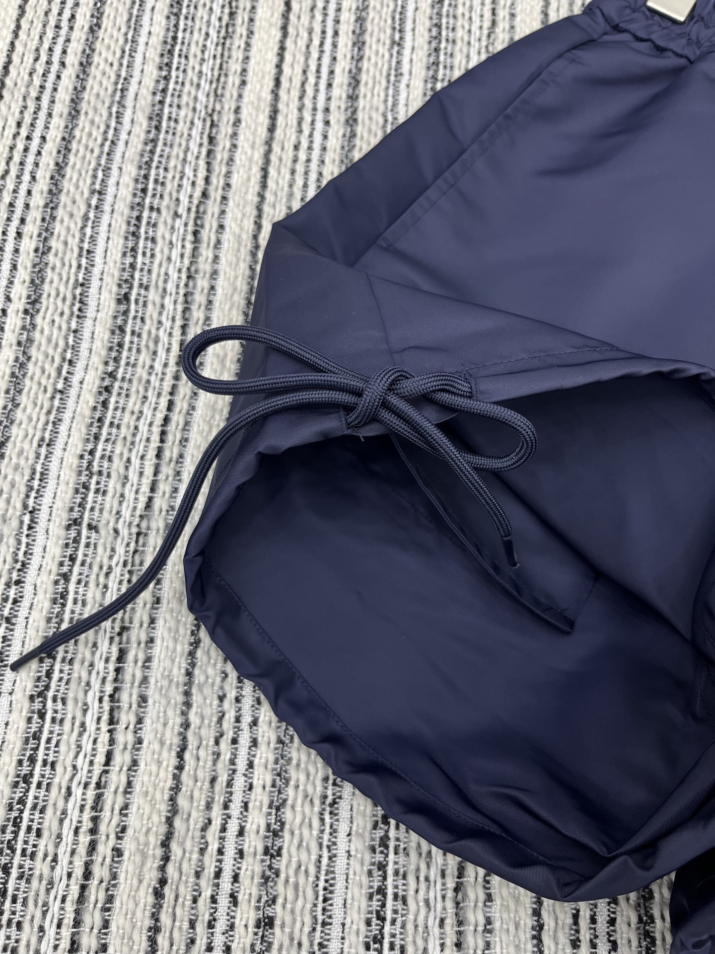 🛒𝐍𝐄𝐖 · 𝟐𝟎𝟐5/爆款

原单品质 Prad*｜ 2025新品抽绳尼龙休闲短裤
定制YB进口材质 
