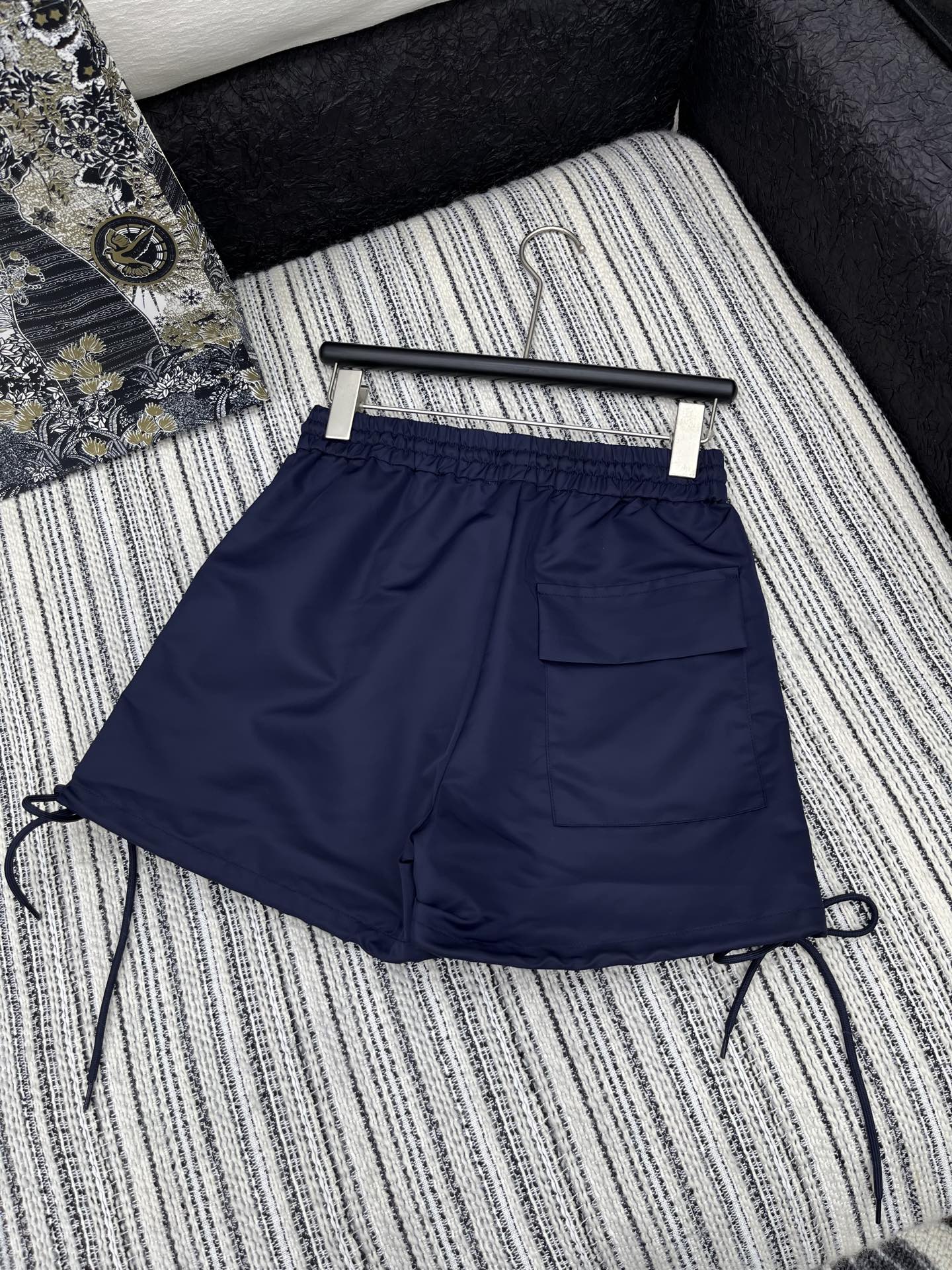 🛒𝐍𝐄𝐖 · 𝟐𝟎𝟐5/爆款

原单品质 Prad*｜ 2025新品抽绳尼龙休闲短裤
定制YB进口材质 