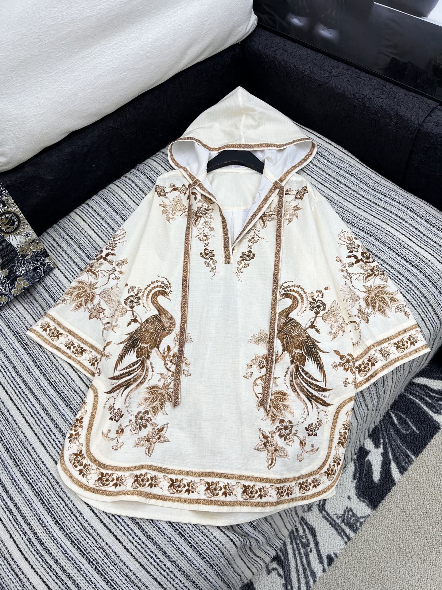 🛒𝐍𝐄𝐖 · 𝟐𝟎𝟐5/爆款现货

【原版定制】Zim*｜25印花棉麻戴帽外套
高订面料 定染色系低调奢