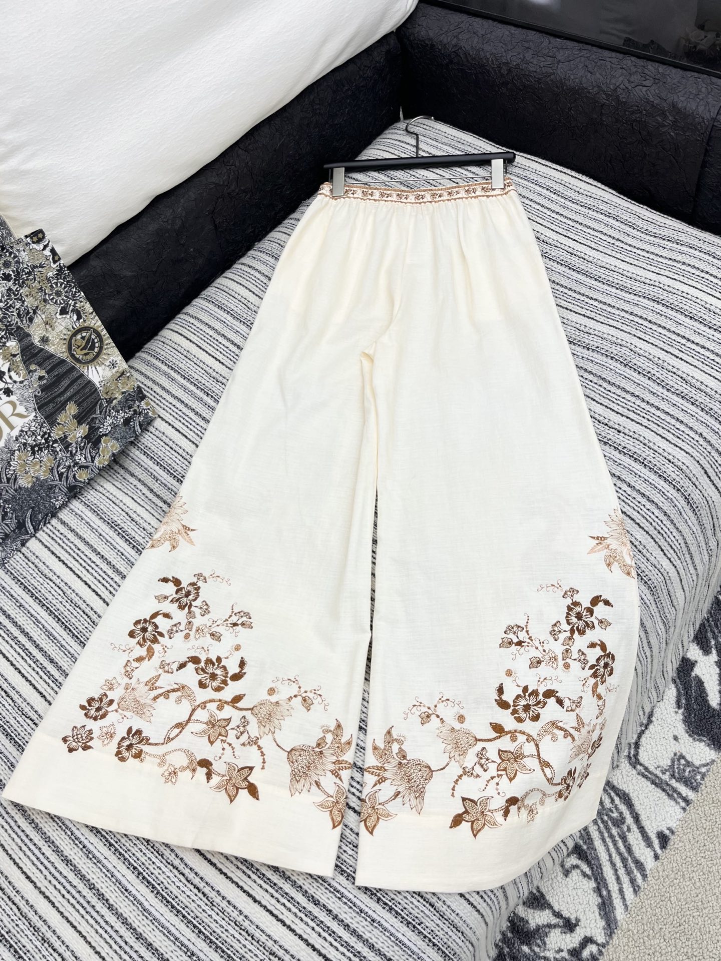 🛒𝐍𝐄𝐖 · 𝟐𝟎𝟐5/爆款现货

【原版定制】Zim*｜25印花棉麻阔腿裤
高订面料 定染色系低调奢华