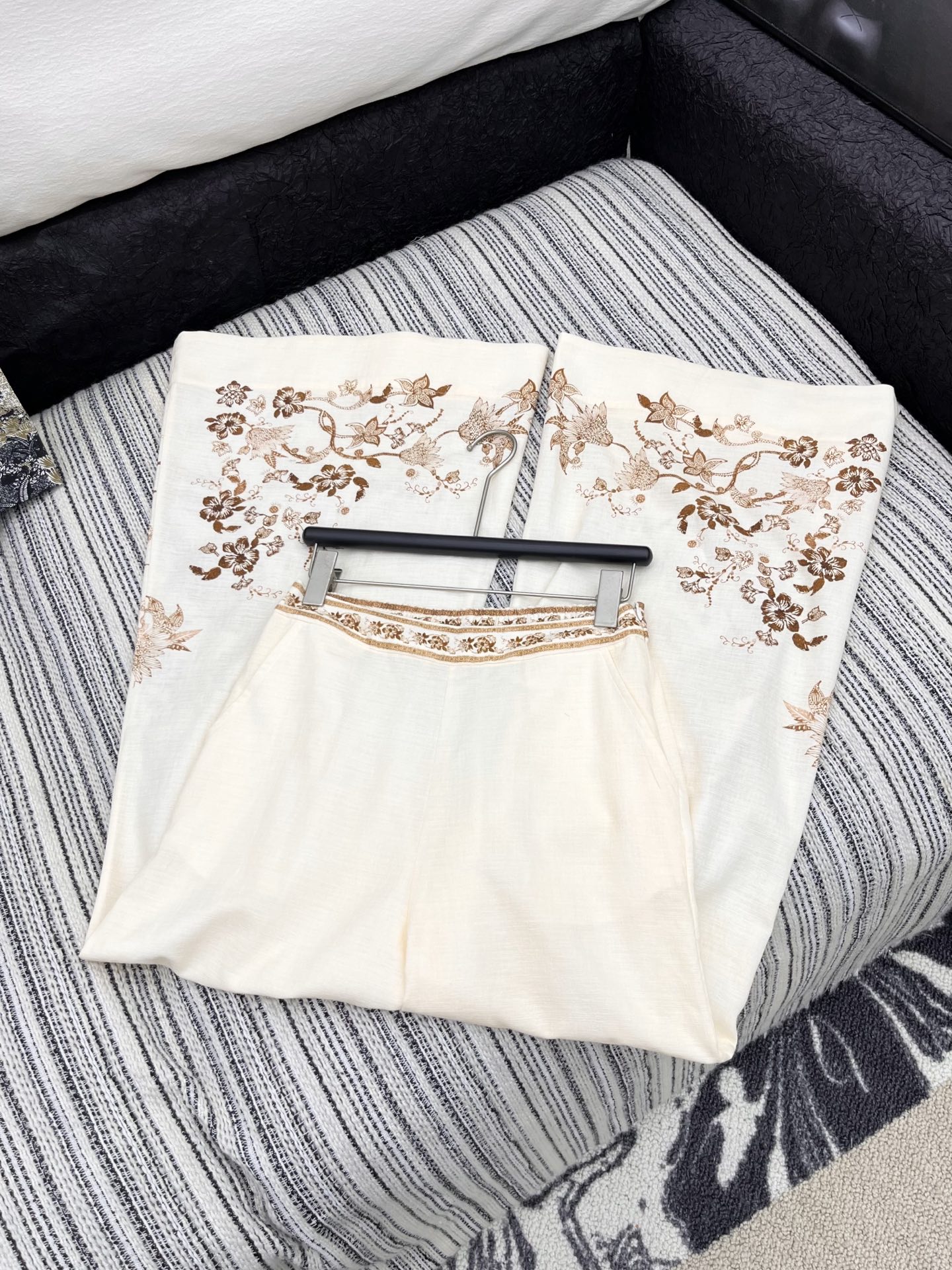🛒𝐍𝐄𝐖 · 𝟐𝟎𝟐5/爆款现货

【原版定制】Zim*｜25印花棉麻阔腿裤
高订面料 定染色系低调奢华