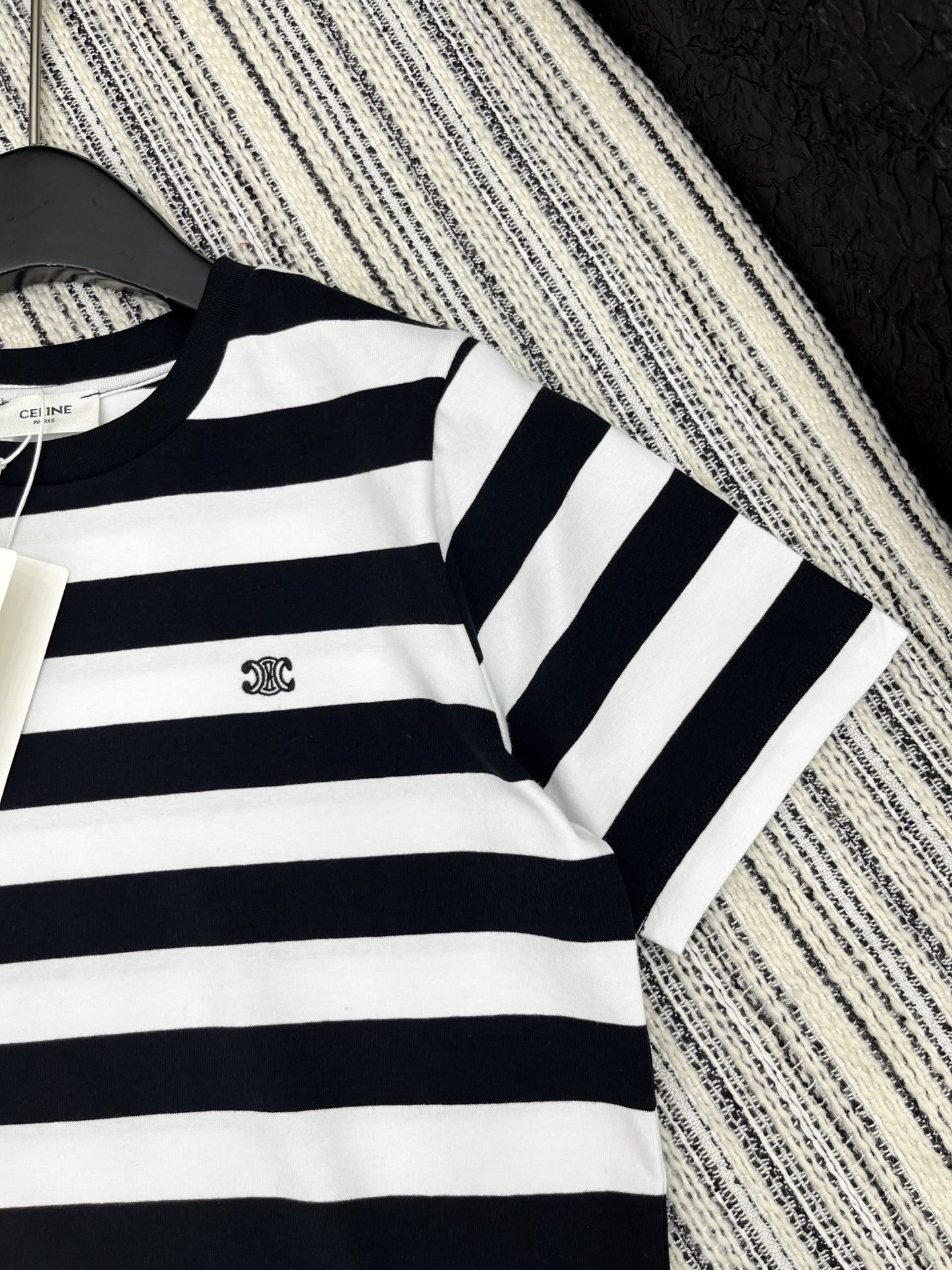 🛒𝐍𝐄𝐖 · 𝟐𝟎𝟐5/爆款现货

原单品质  Celin*｜25新款条纹T恤
精致版型上身巨显瘦！
定