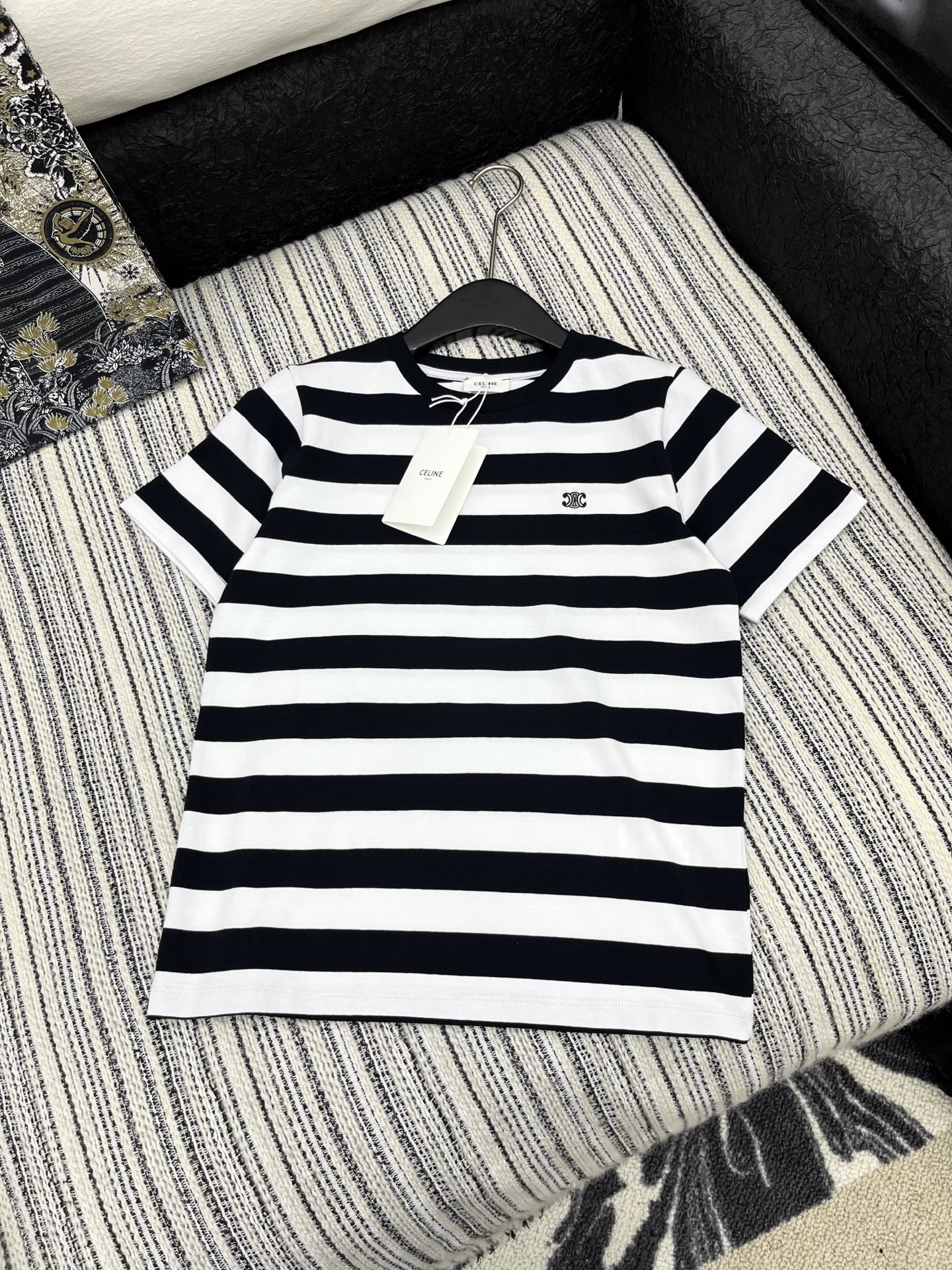 🛒𝐍𝐄𝐖 · 𝟐𝟎𝟐5/爆款现货

原单品质  Celin*｜25新款条纹T恤
精致版型上身巨显瘦！
定