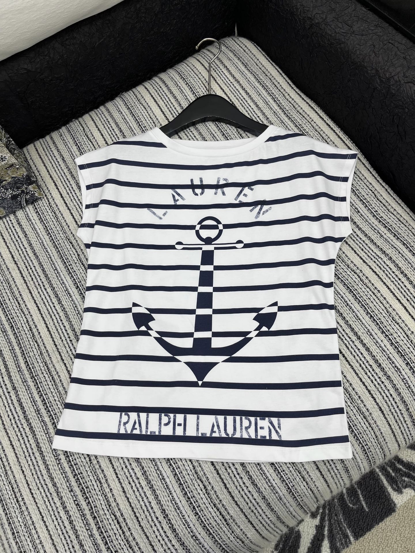 🛒𝐍𝐄𝐖 · 𝟐𝟎𝟐5/爆款现货

原单品质  小众*｜25新款条纹T恤
精致版型上身巨显瘦！
定制手工