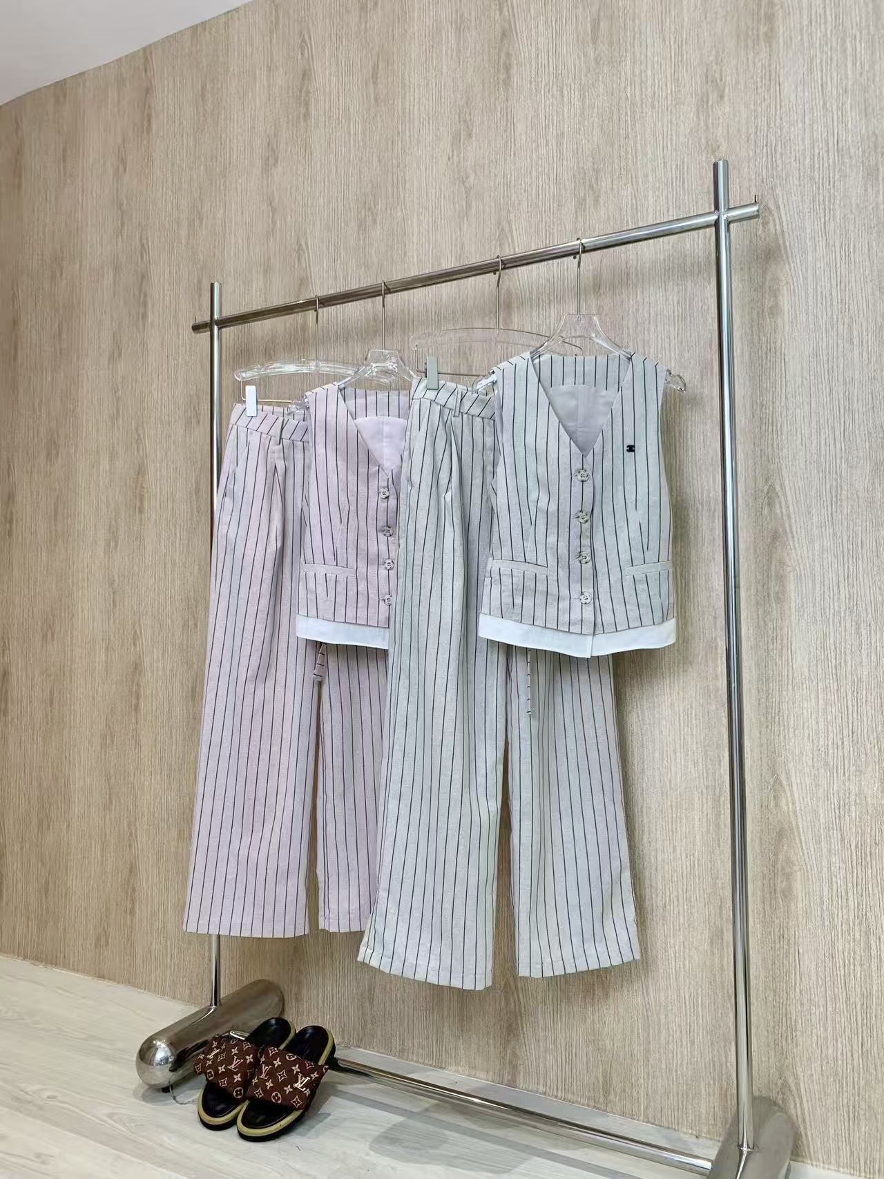 🛒𝐍𝐄𝐖 · 𝟐𝟎𝟐5/爆款现货

原单品质  设计师*｜25新品麻料背心套装
订制高品质面料 搭配休闲