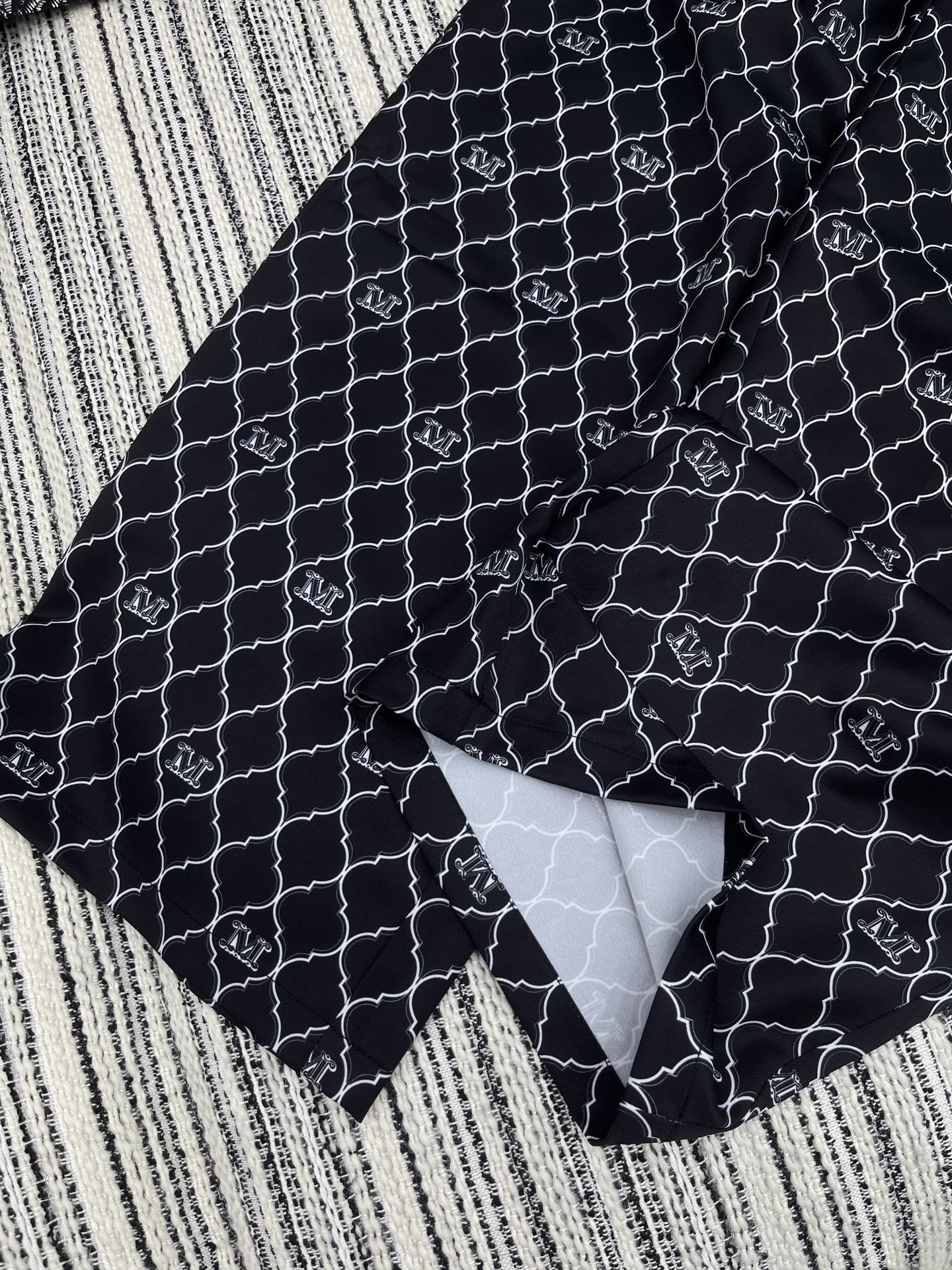 🛒𝐍𝐄𝐖 · 𝟐𝟎𝟐5/爆款现货

原单品质  设计师｜25新款印花抽绳休闲裤
颜色百搭高级  定制面料